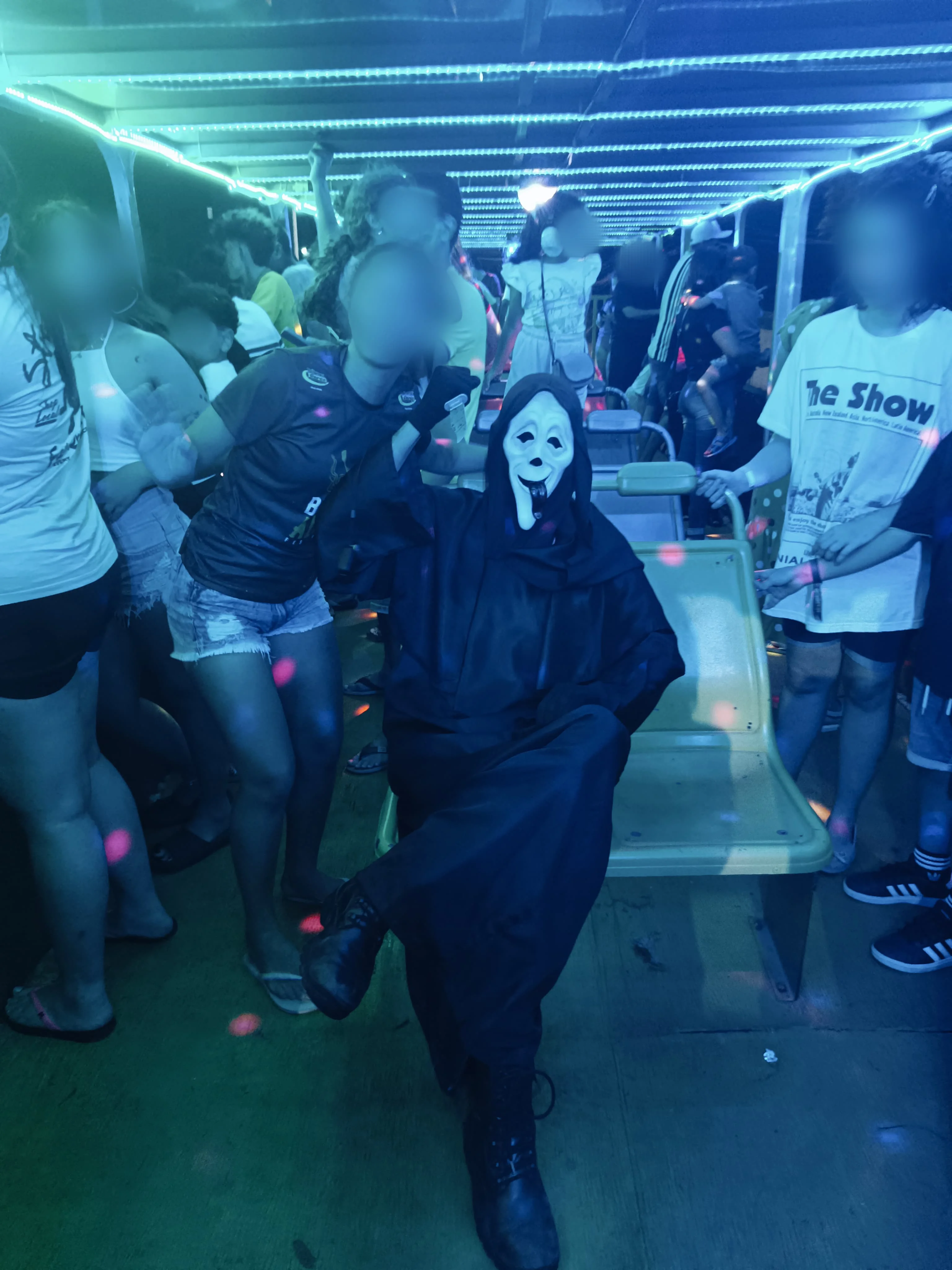 [Self] panic at the Hurricane truck! (My ghostface cosplay From Scary movie ) - Victor Fox picture 2 of 10