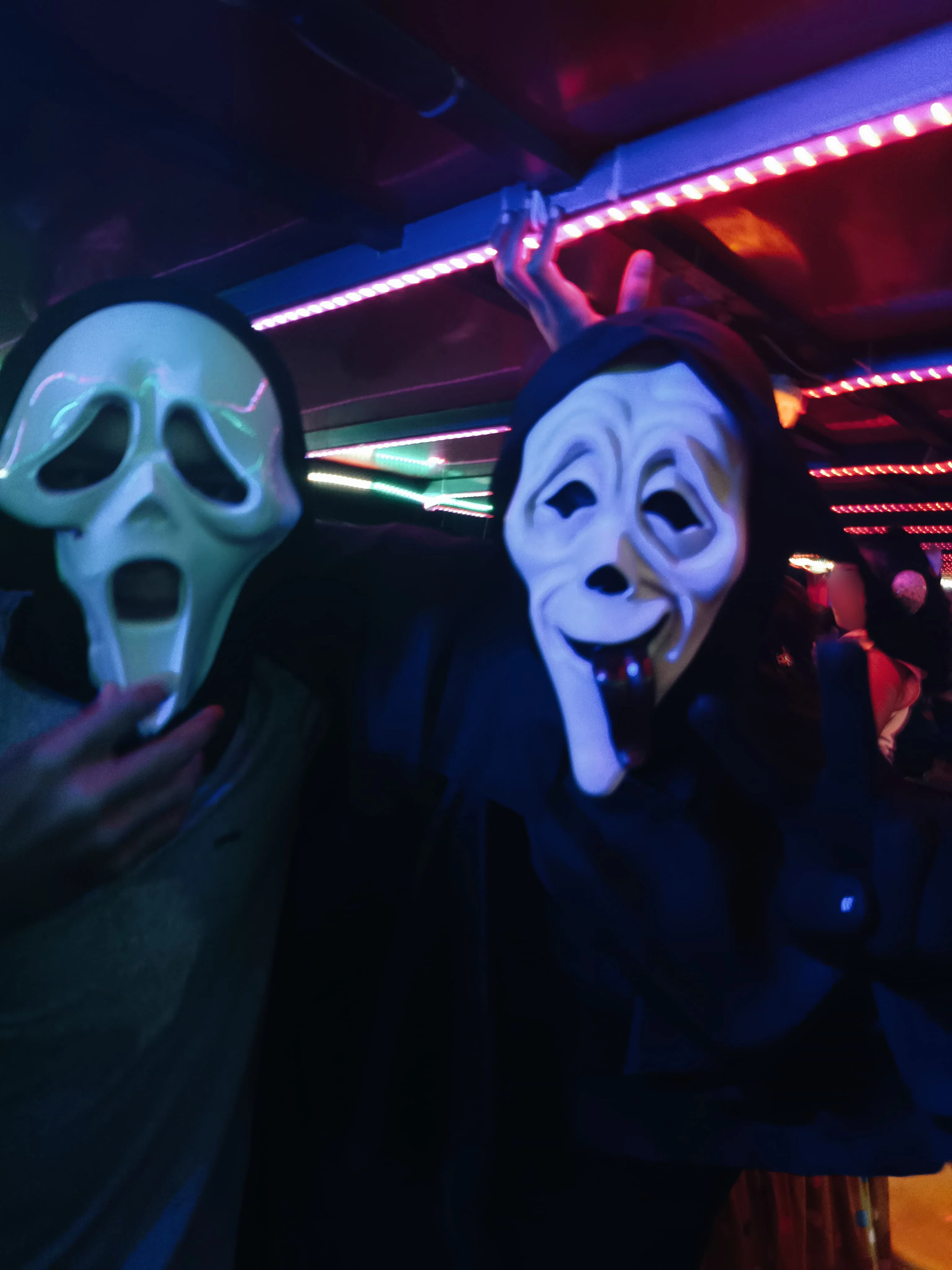 [Self] panic at the Hurricane truck! (My ghostface cosplay From Scary movie ) - Victor Fox picture 6 of 10