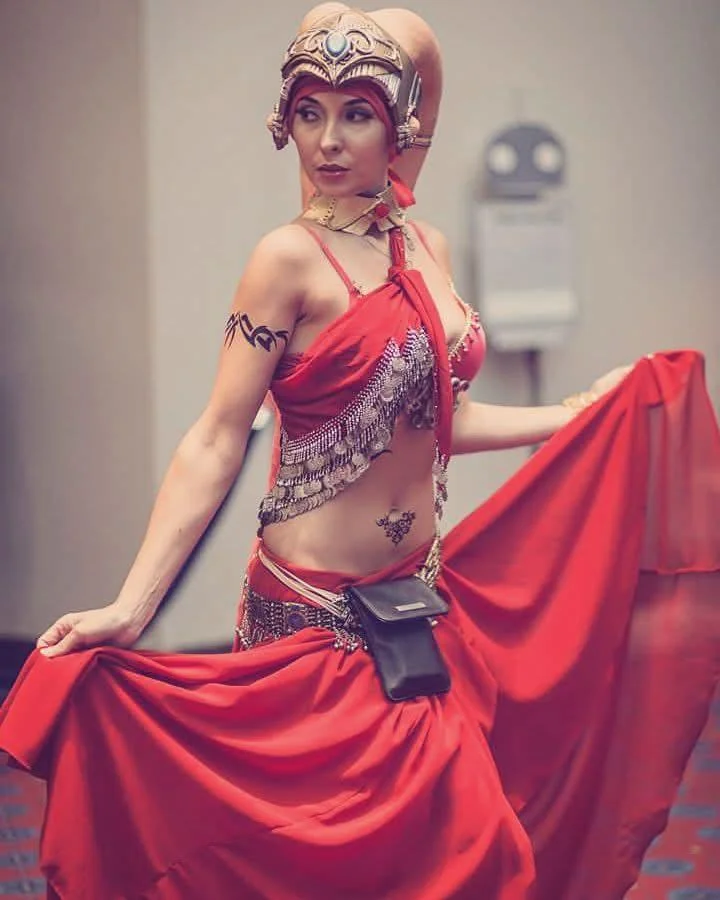 Red Dancer Twi'lek Cosplay by BangBangNeko picture 1 of 1