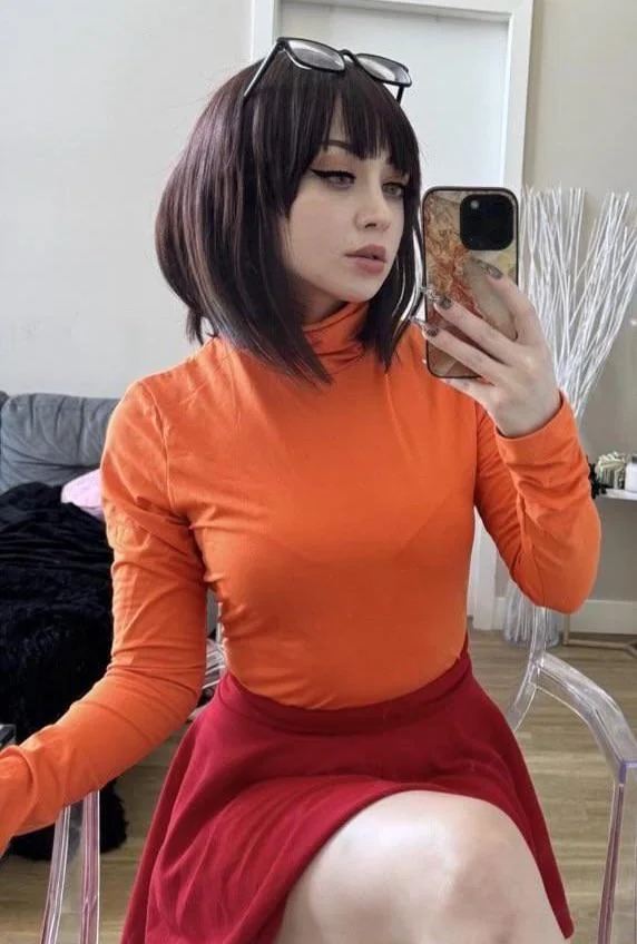 Velma [Mystery Inc] (Twobrattycats) picture 1 of 1