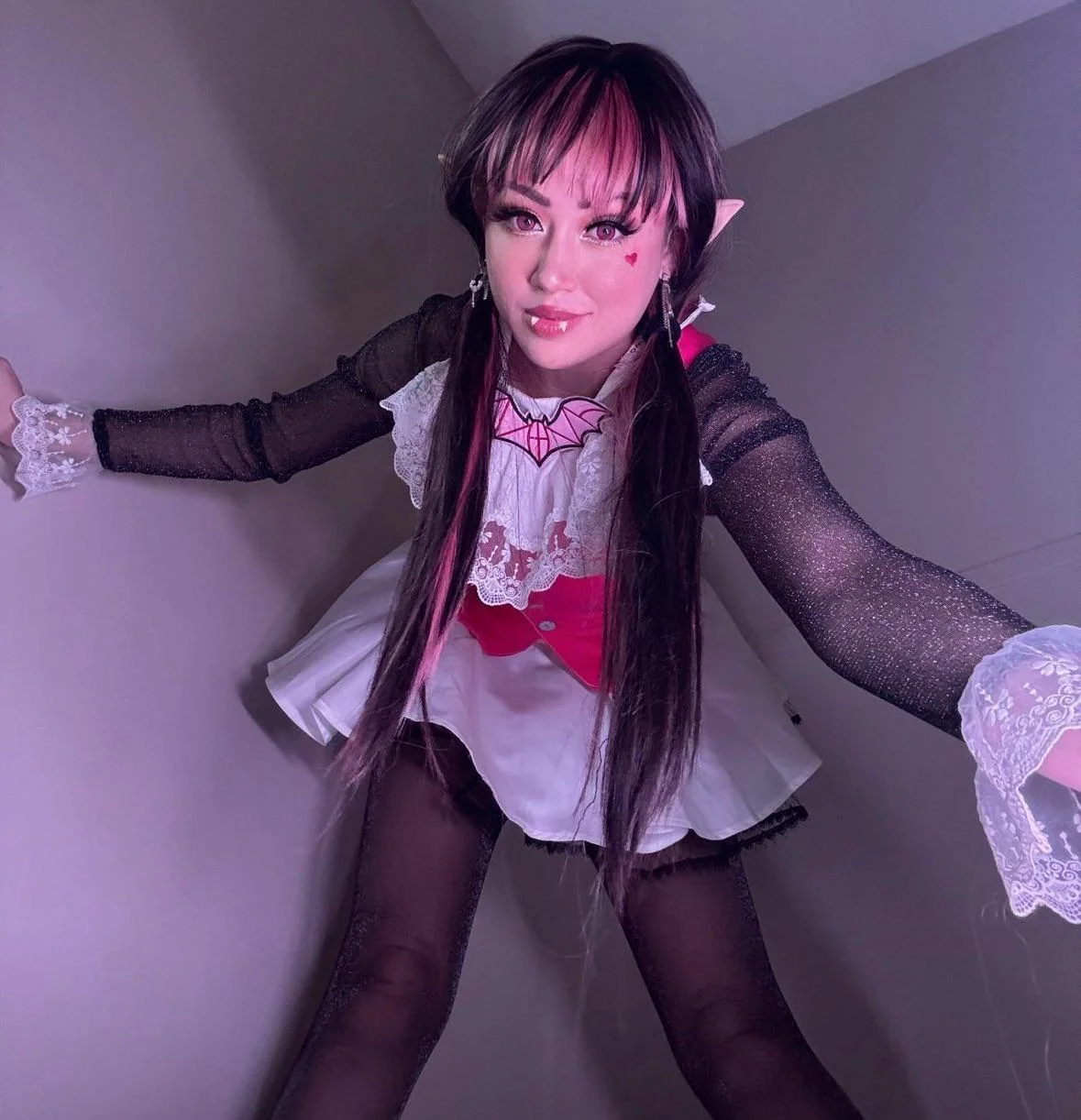 Draculaura [Monster High] (Twobrattycats) picture 1 of 1