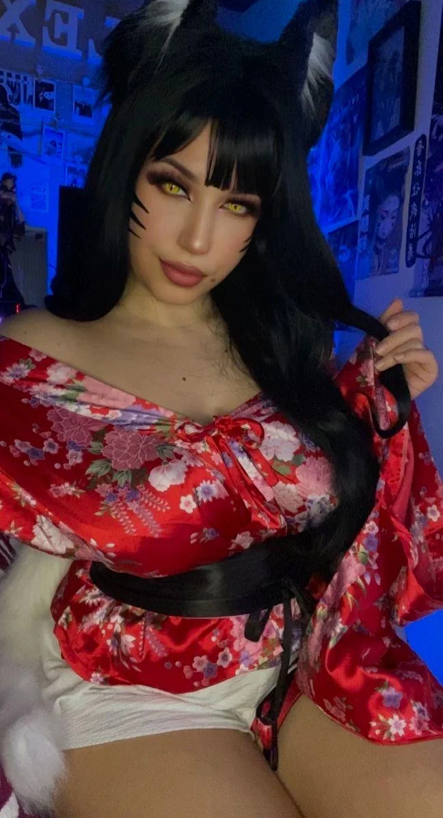 Ahri Cosplay by (alexacosplays) [League of Legends] picture 1 of 1