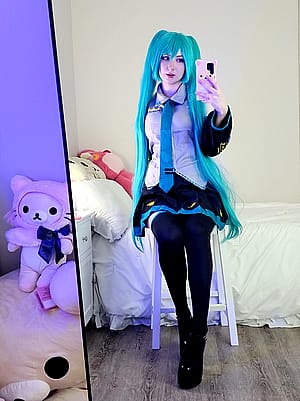Miku Hatsune Cosplay by gintkunya'