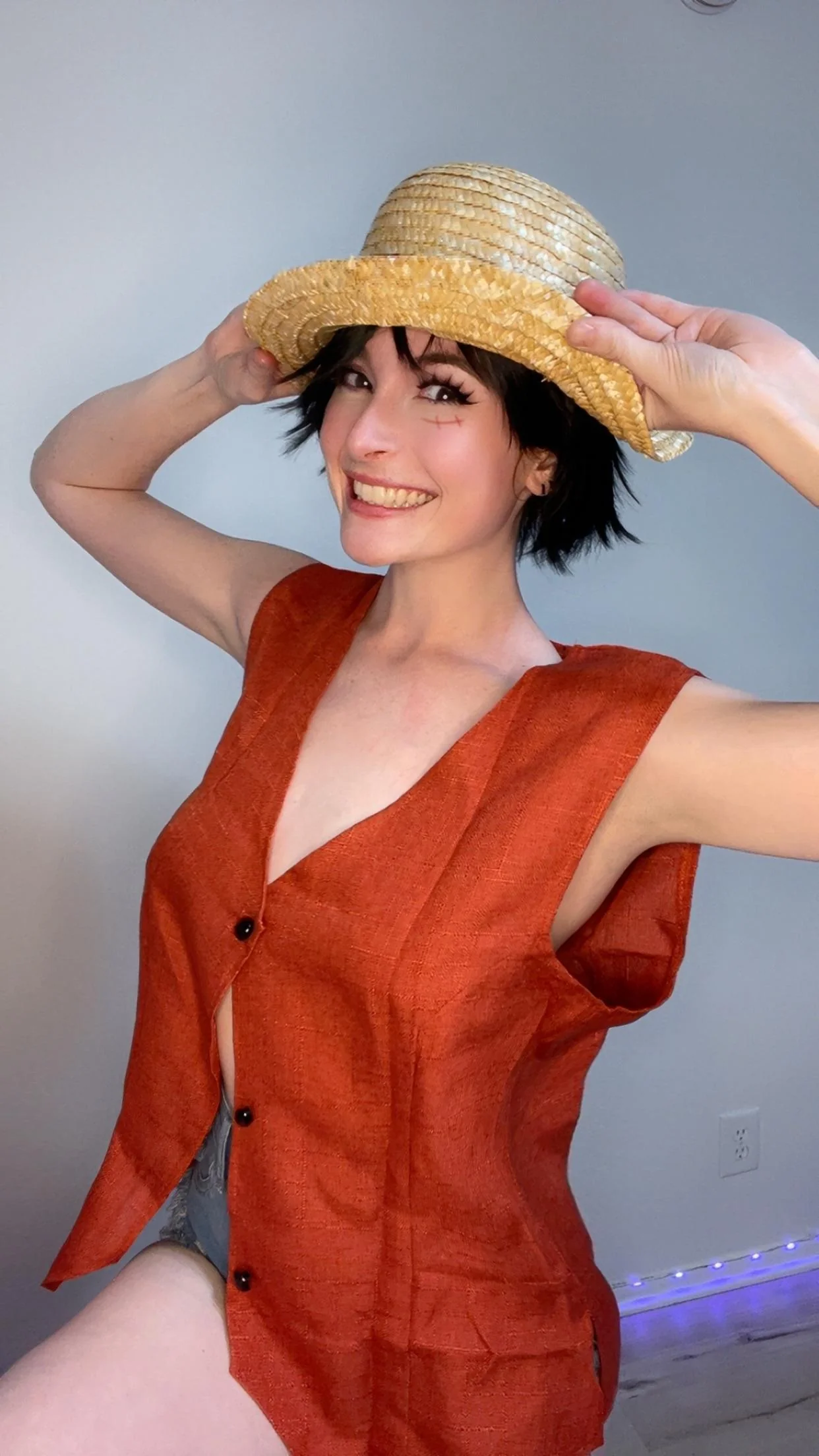 Genderbent Luffy cosplay by SylvieeUWU picture 3 of 3