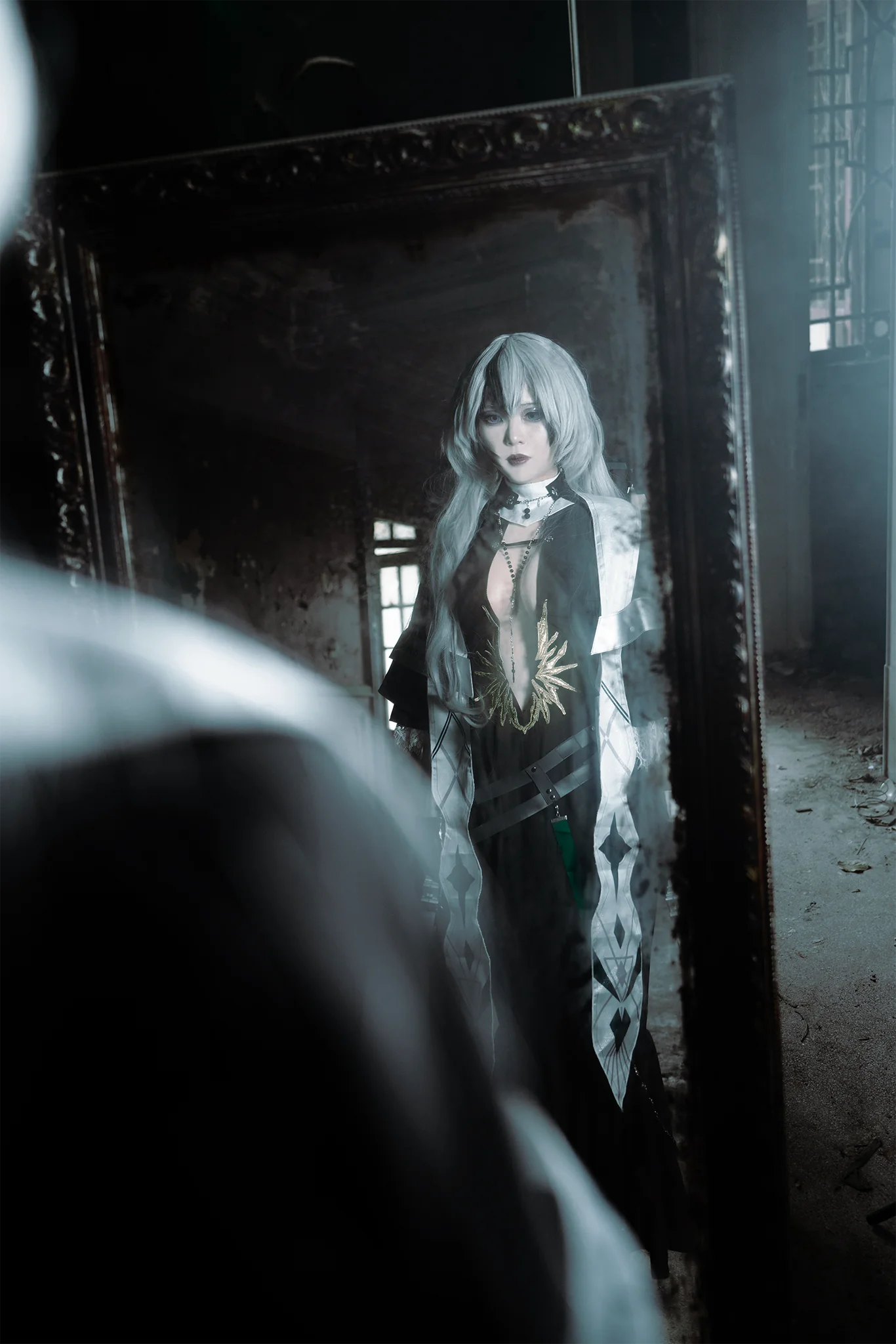 <Path To Nowhere> Oak casket Cosplayer ig: @kuri_emptygarden Raven Cosplayer ig@akafeatkurihara picture 1 of 6