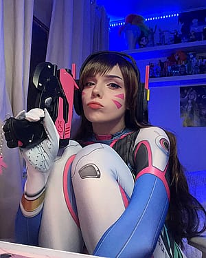 D.va from Overwatch cosplay by Lil Bamby'