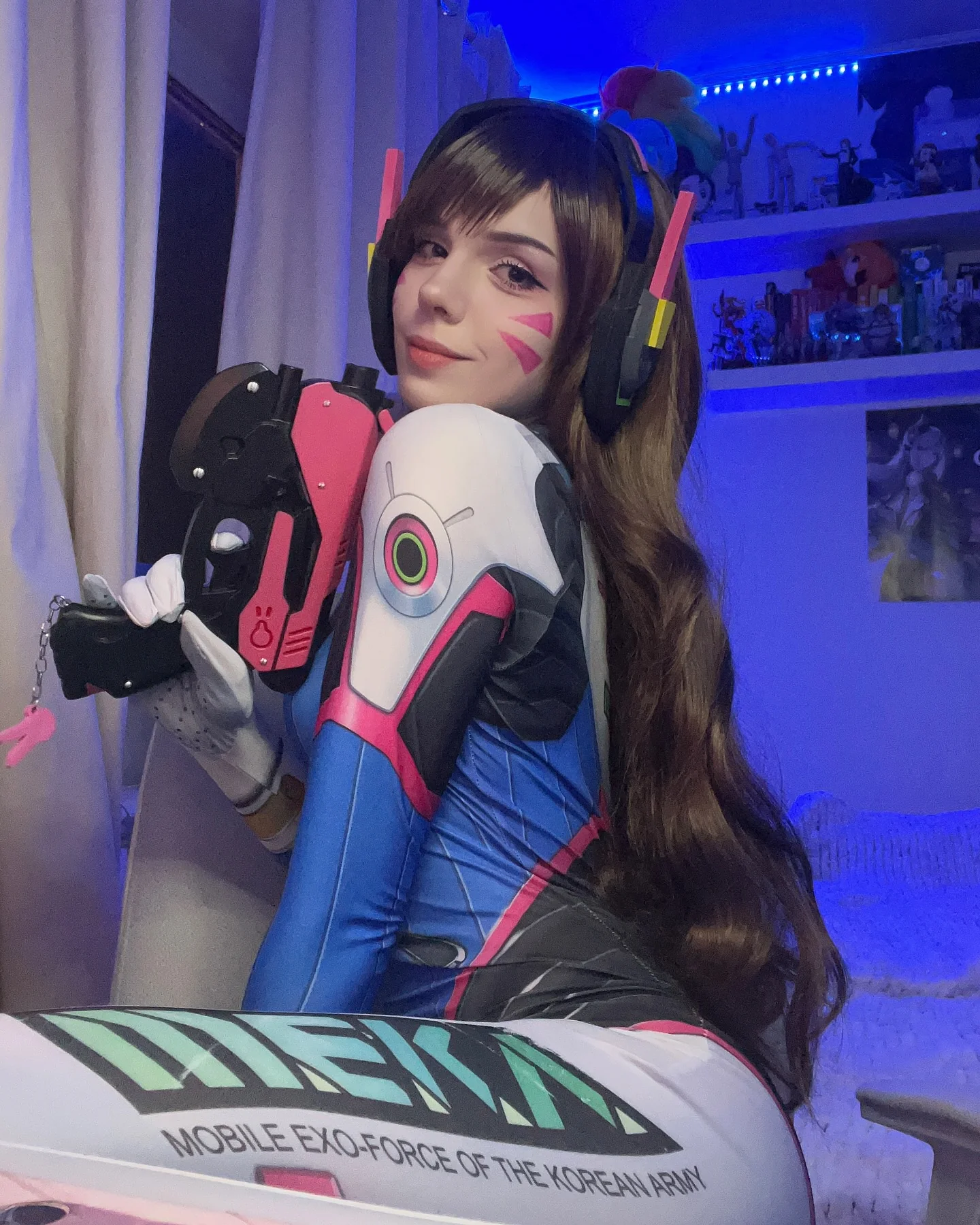 D.va from Overwatch cosplay by Lil Bamby picture 2 of 2