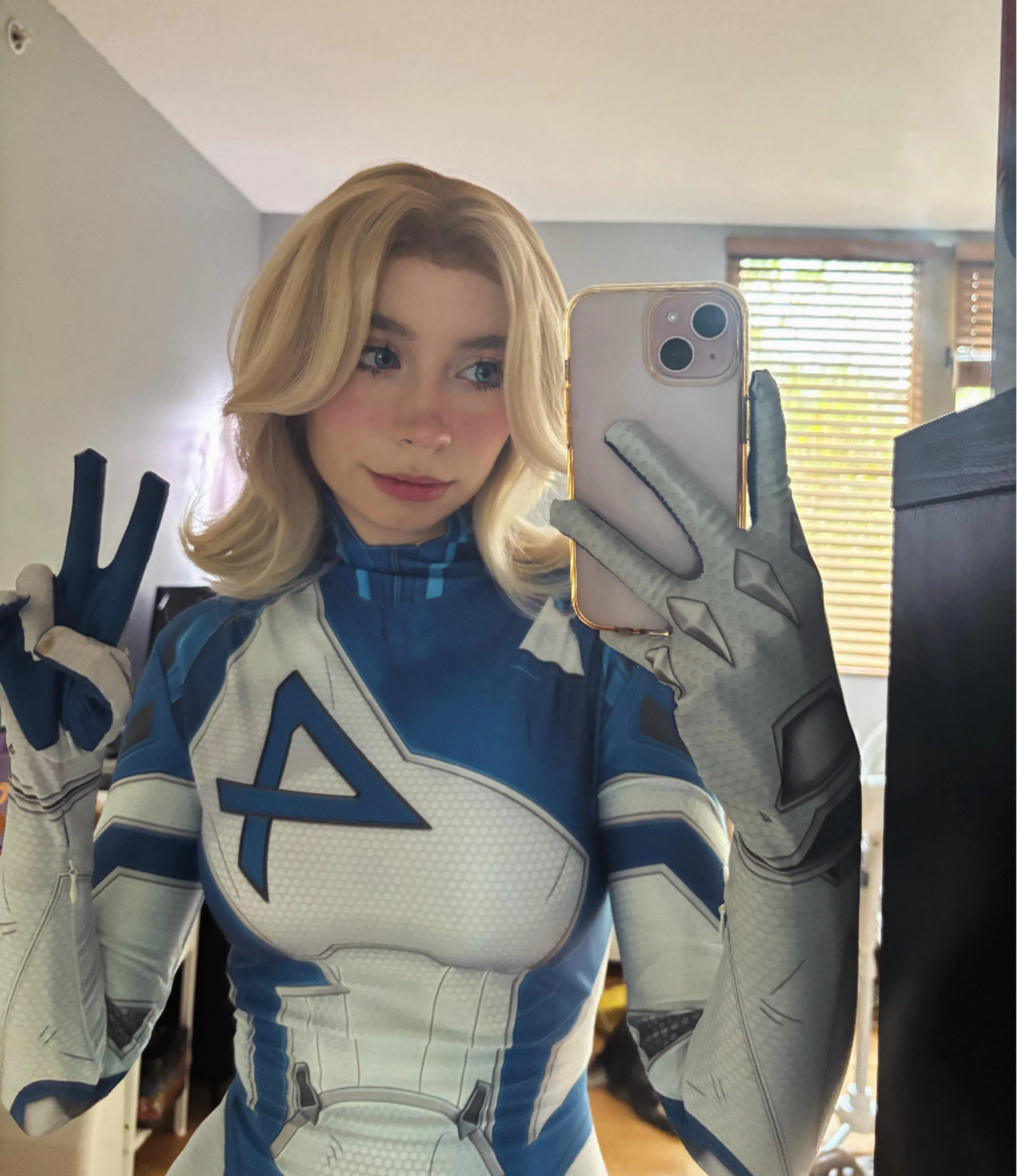 My Invisible Woman/Sue Storm Cosplay (@darlingdollcraft) picture 2 of 3