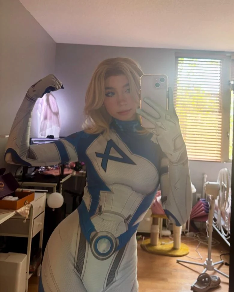 My Invisible Woman/Sue Storm Cosplay (@darlingdollcraft) picture 3 of 3