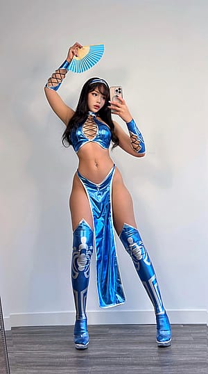 Kitana by Strawbunnix'