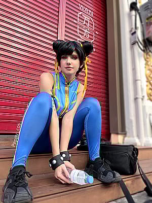 Backstage with my Chun-Li cosplay by Peppy_cos'