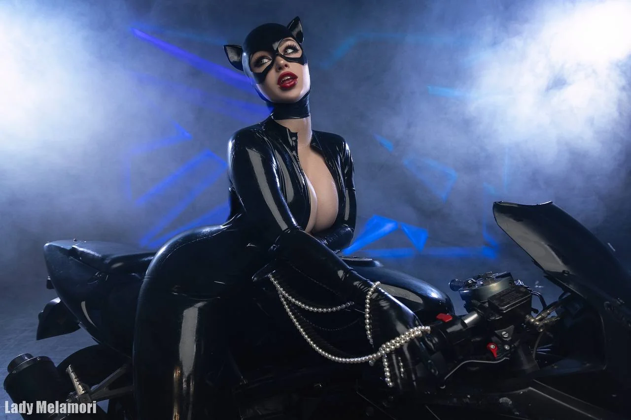 Catwoman [DC Comics] by (Lady Melamori) picture 2 of 3