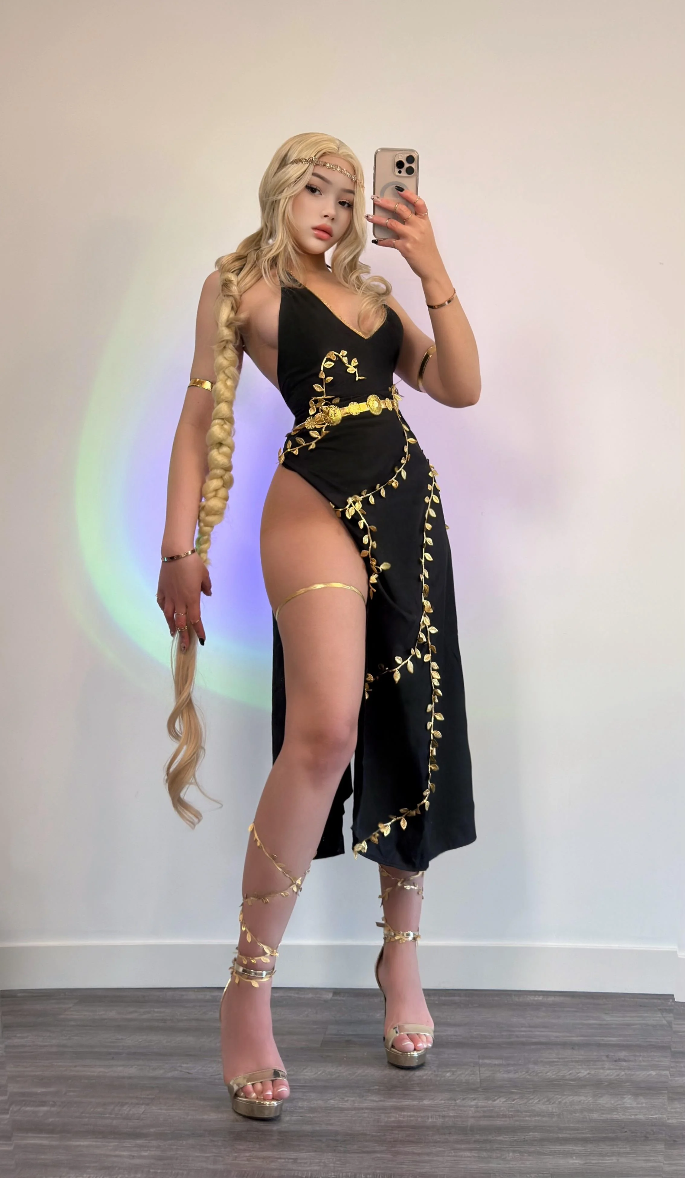 Queen Marika 💛 (strawbunnix) picture 1 of 1