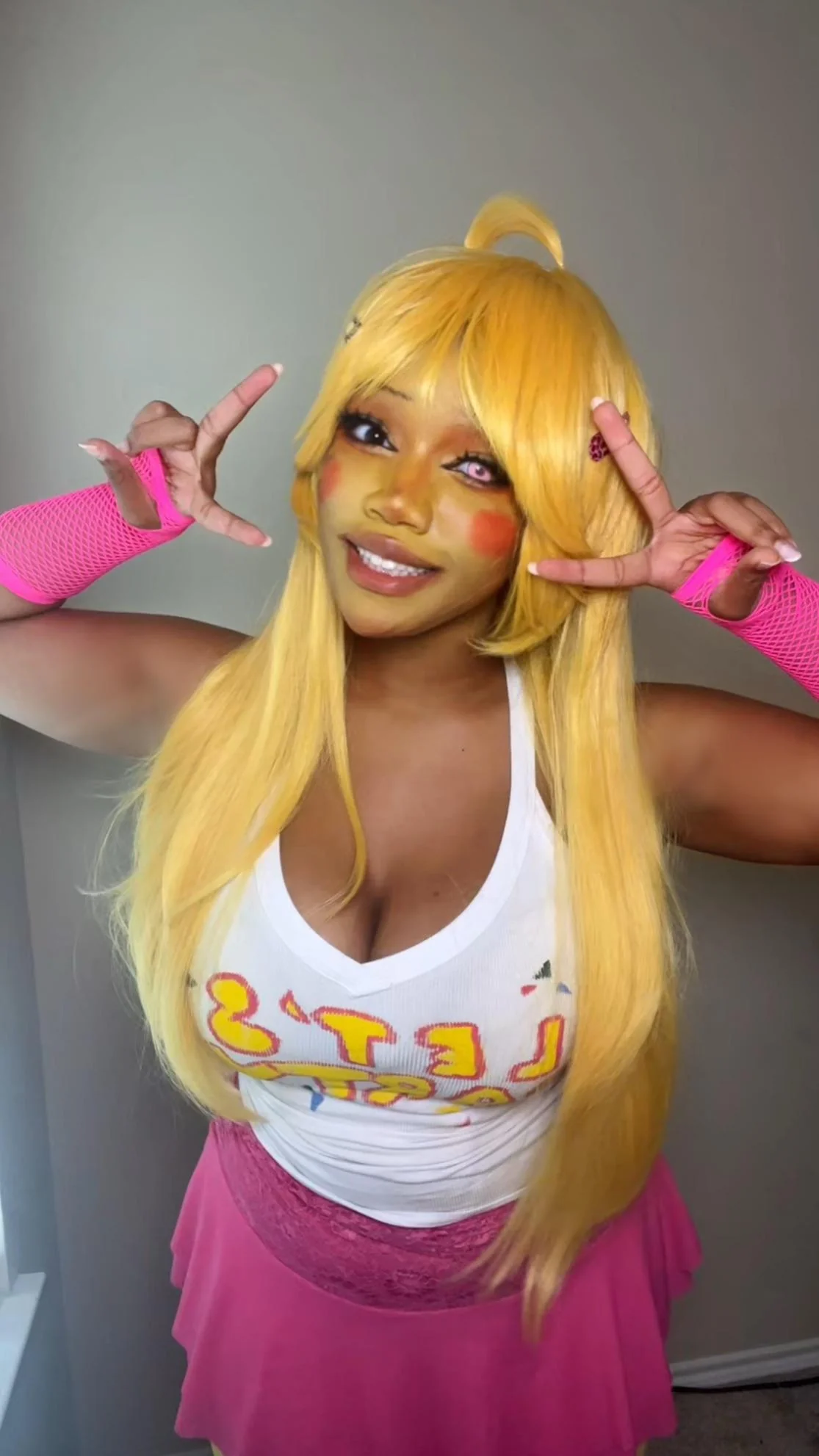 toy chica, five nights at freddy’s picture 1 of 3