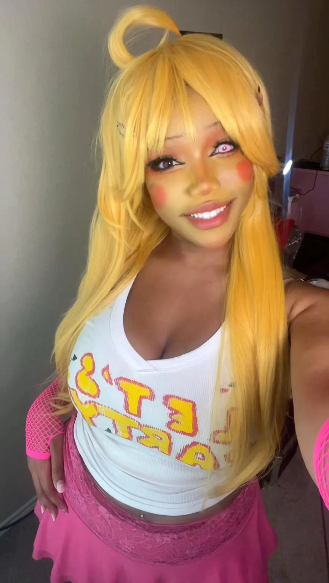 toy chica, five nights at freddy’s picture 2 of 3