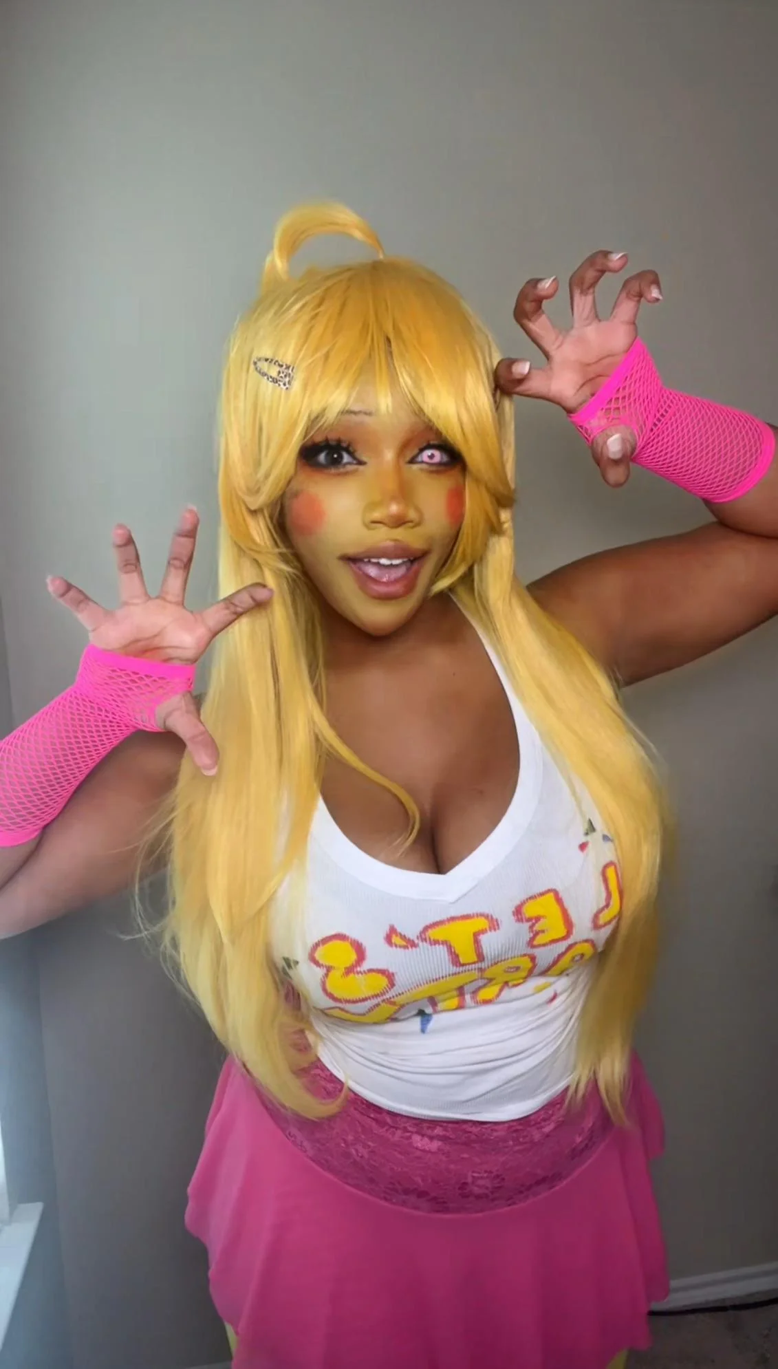 toy chica, five nights at freddy’s picture 3 of 3