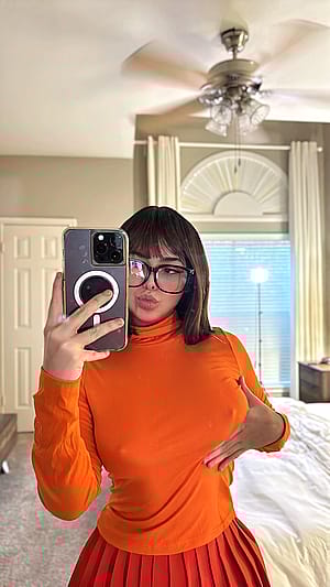 Velma from Scooby-Doo by Mia'