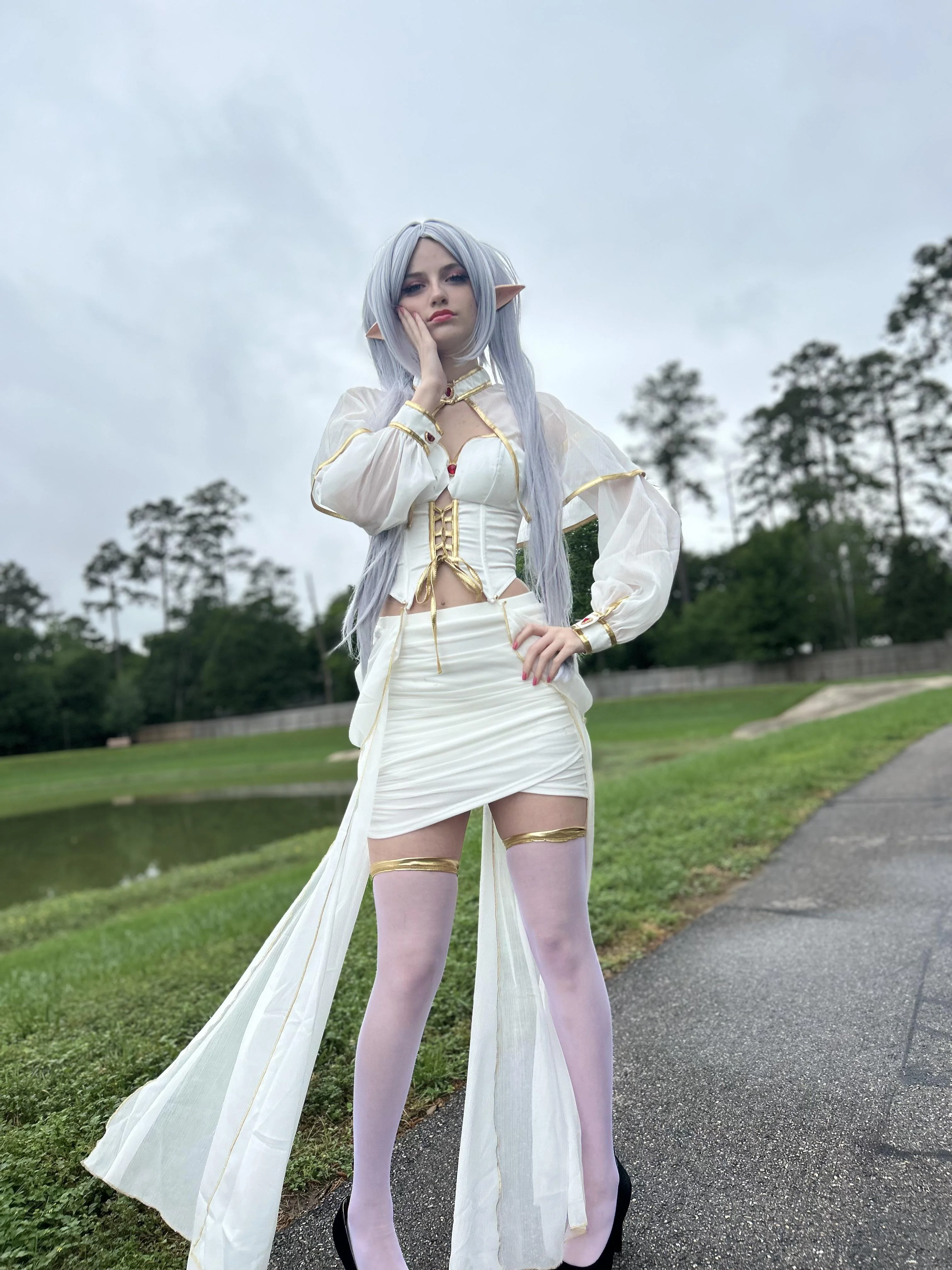 Frieren (by lilllyfae on instagram) come support me🩷 picture 1 of 1