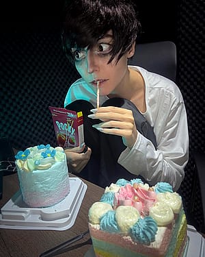 L (Death Note) by kawaiiipunk'
