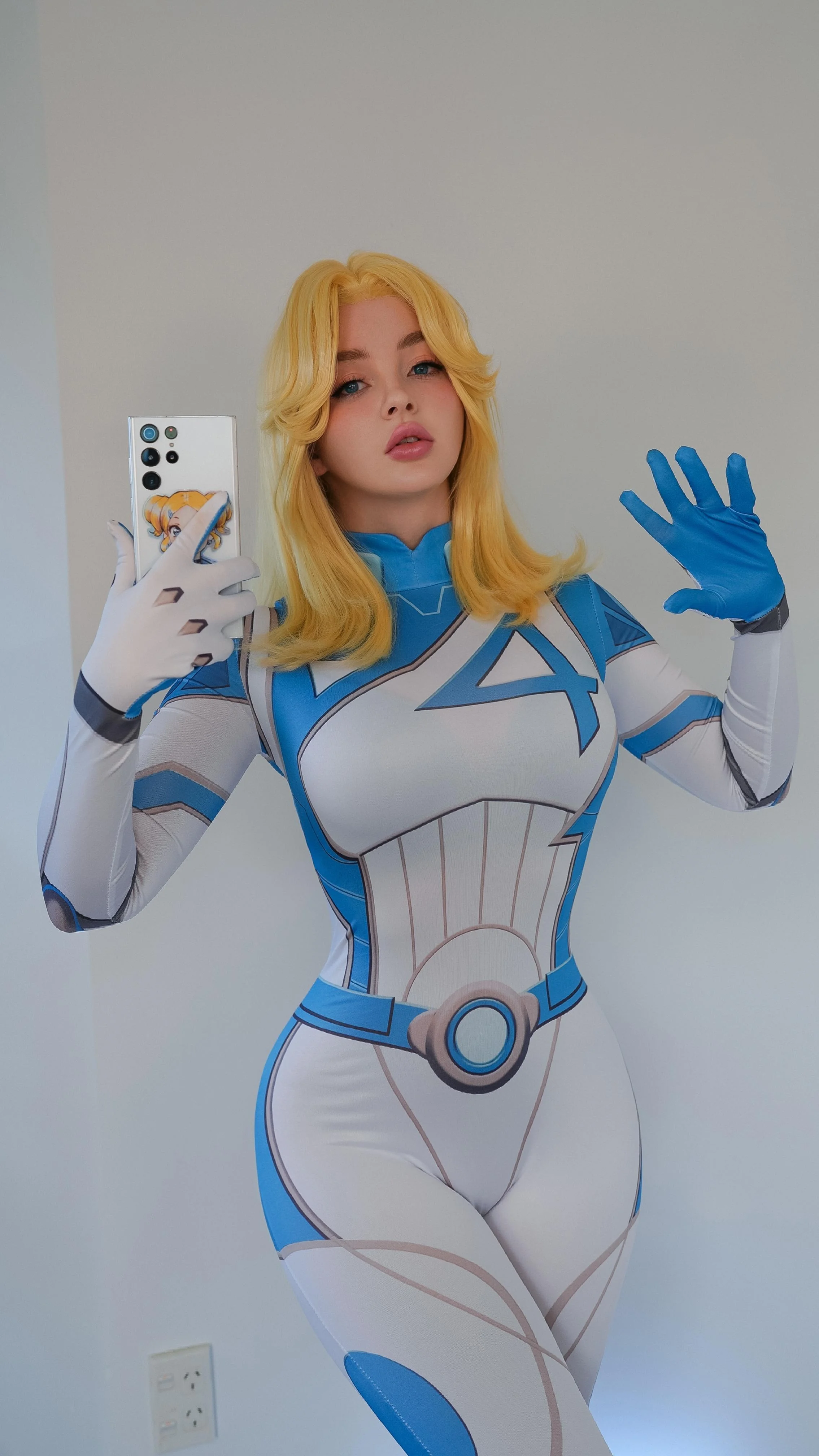 Susan Storm Cosplay, by me (Evie Lee Mikomin) picture 2 of 3