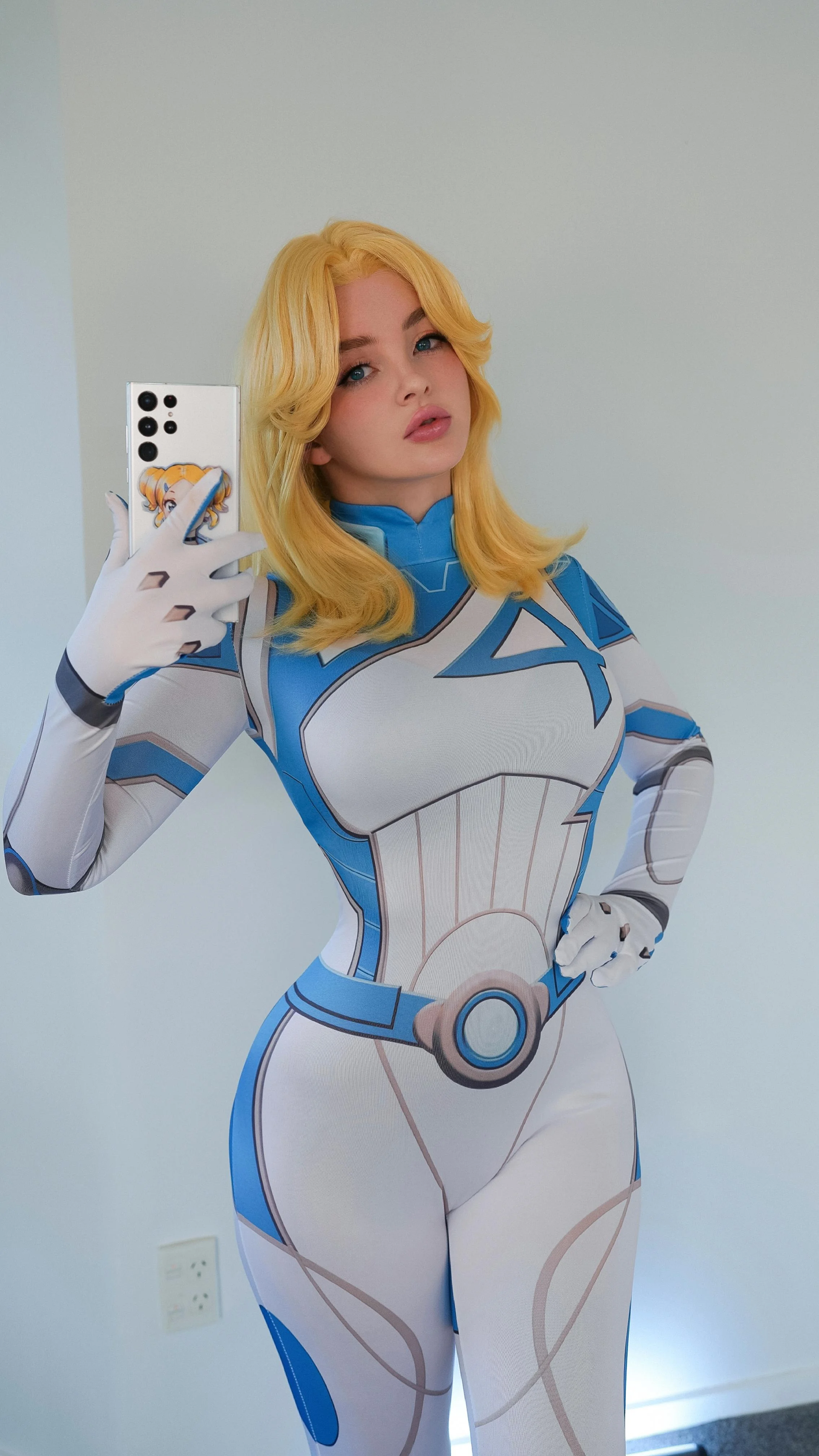 Susan Storm Cosplay, by me (Evie Lee Mikomin) picture 3 of 3