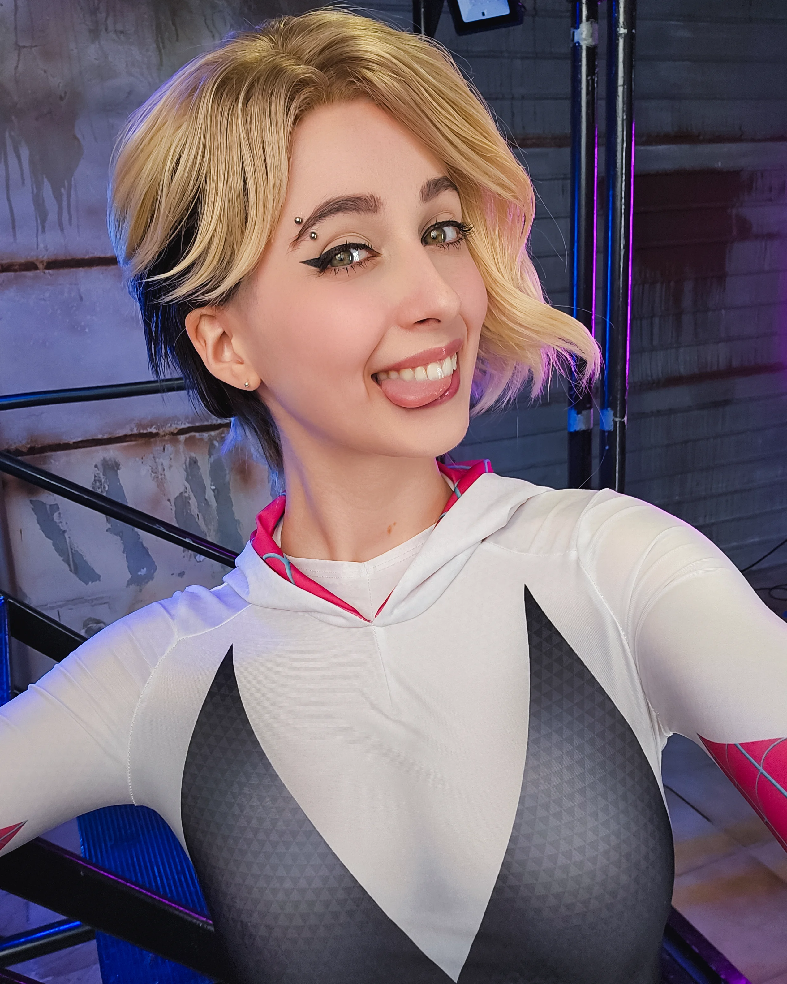 SpiderGwen by gumihohannya picture 2 of 6