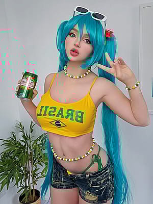 Miku Brazilian Cosplay, by me (Evie Lee Mikomin)'