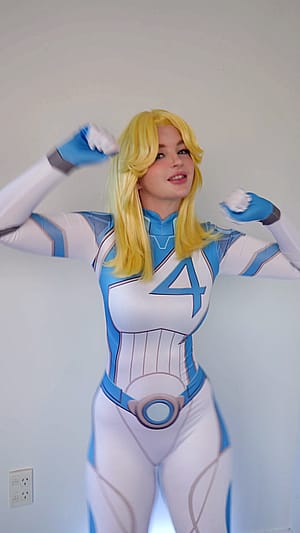 Invisible woman cosplay by Evie Lee Mikomin'