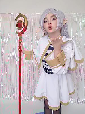 Frieren Cosplay by me, (Evie Lee Mikomin)'