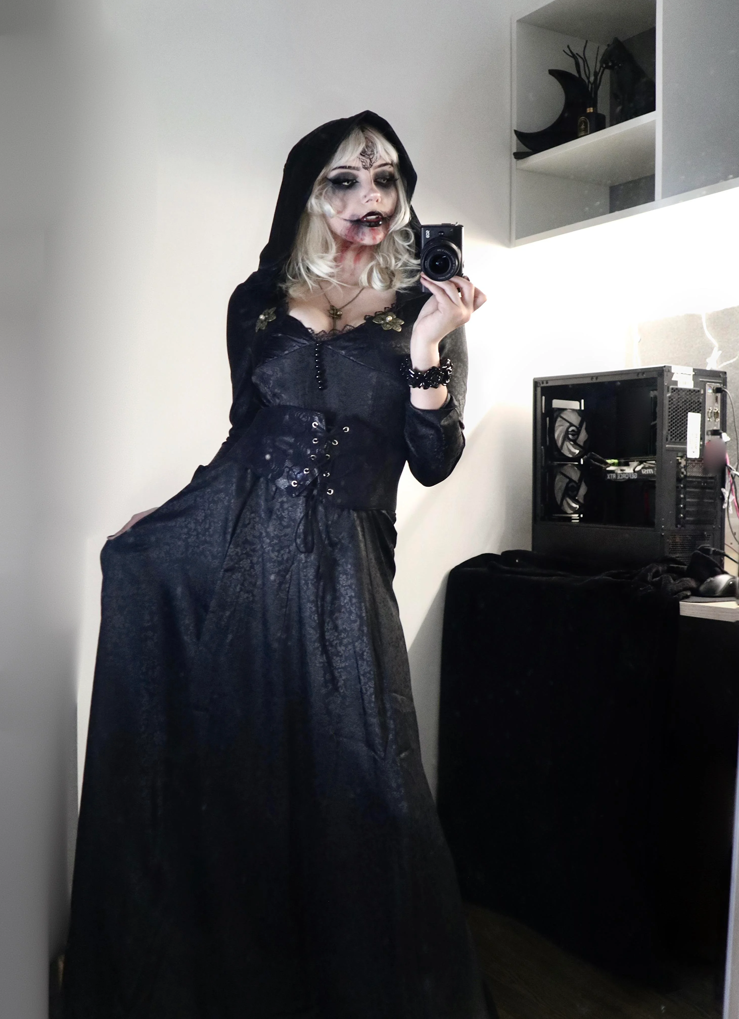 my bela dimitrescu cosplay (@charlvte) ! picture 1 of 4
