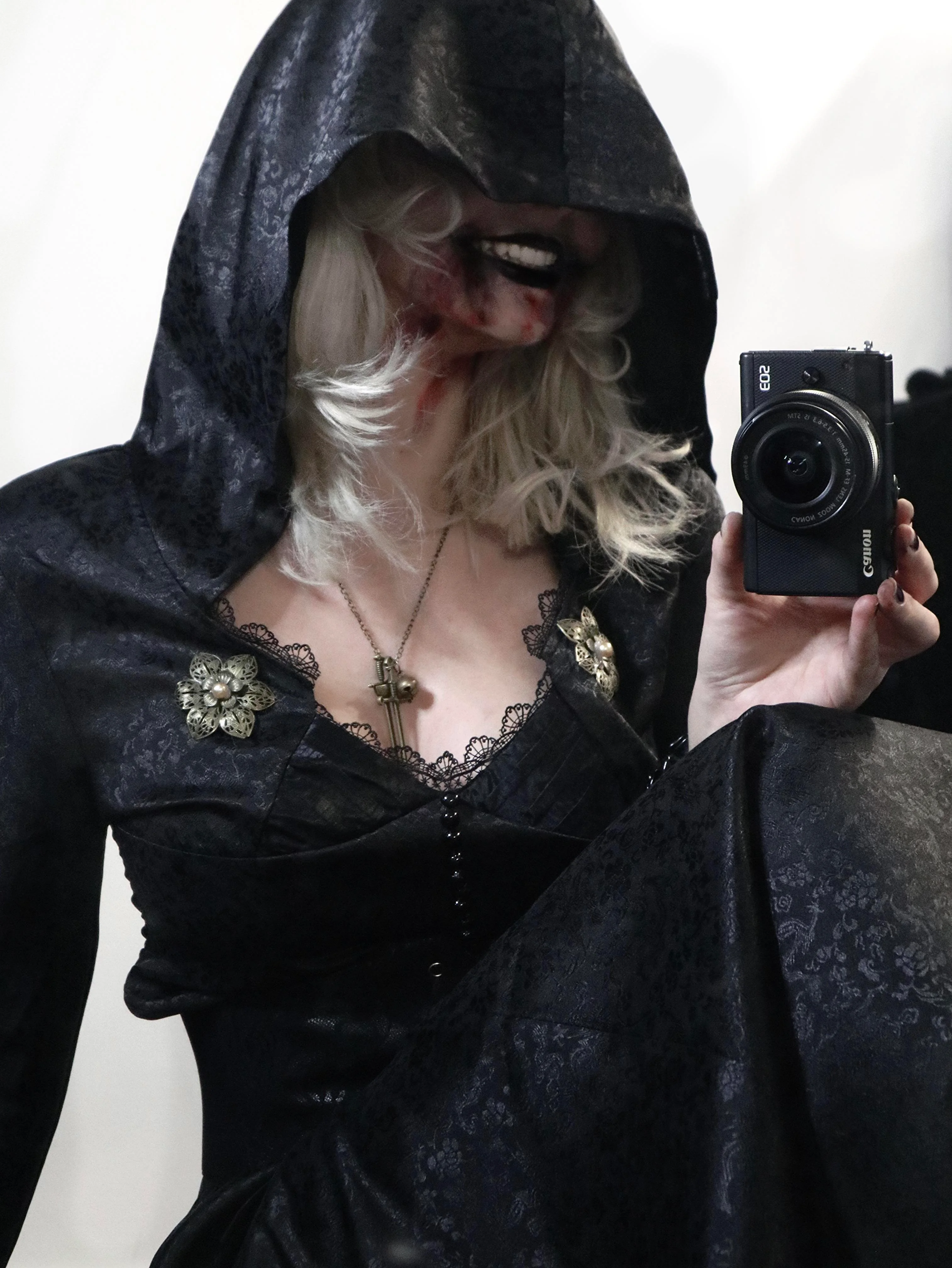 my bela dimitrescu cosplay (@charlvte) ! picture 3 of 4