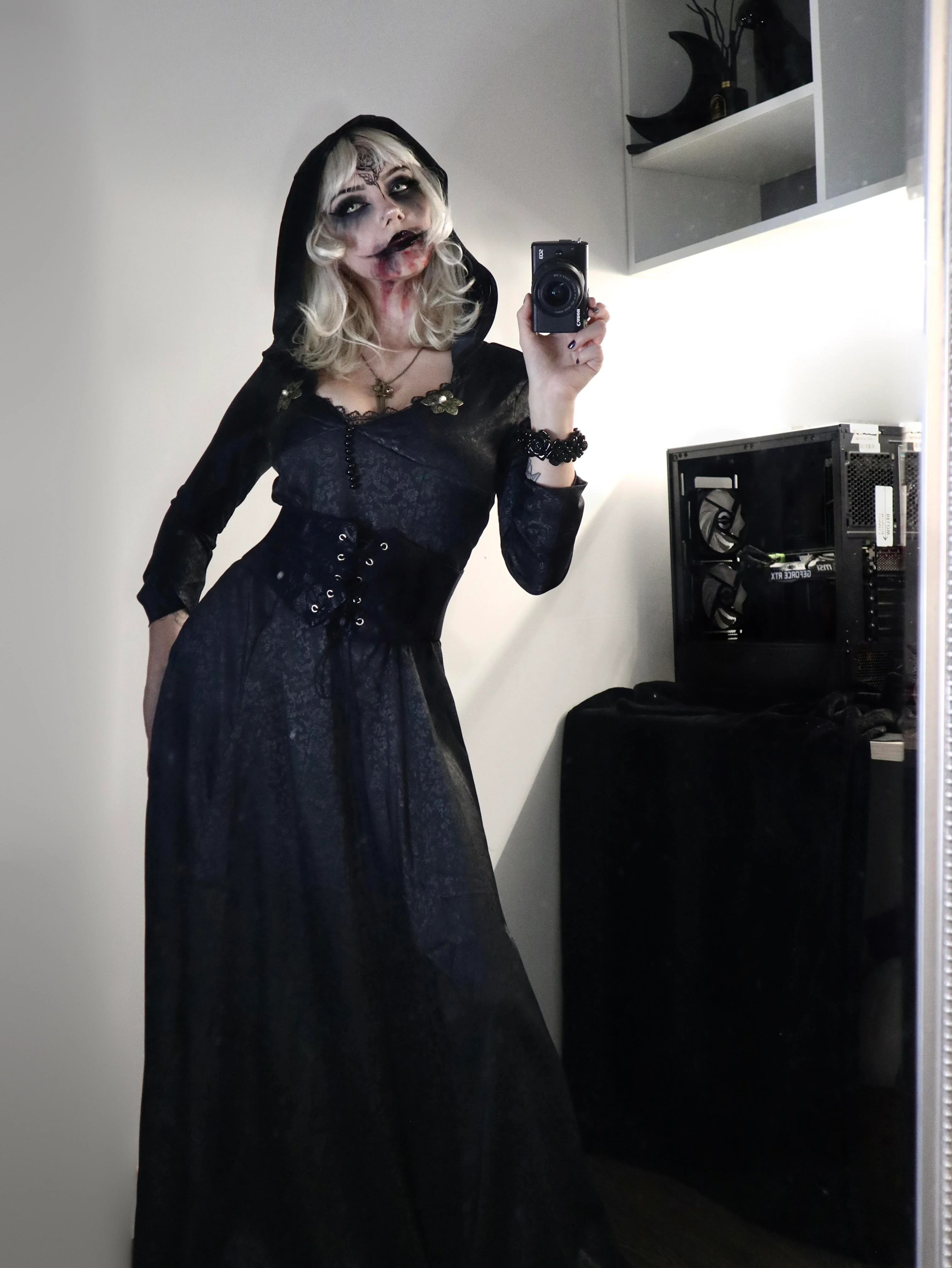 my bela dimitrescu cosplay (@charlvte) ! picture 4 of 4
