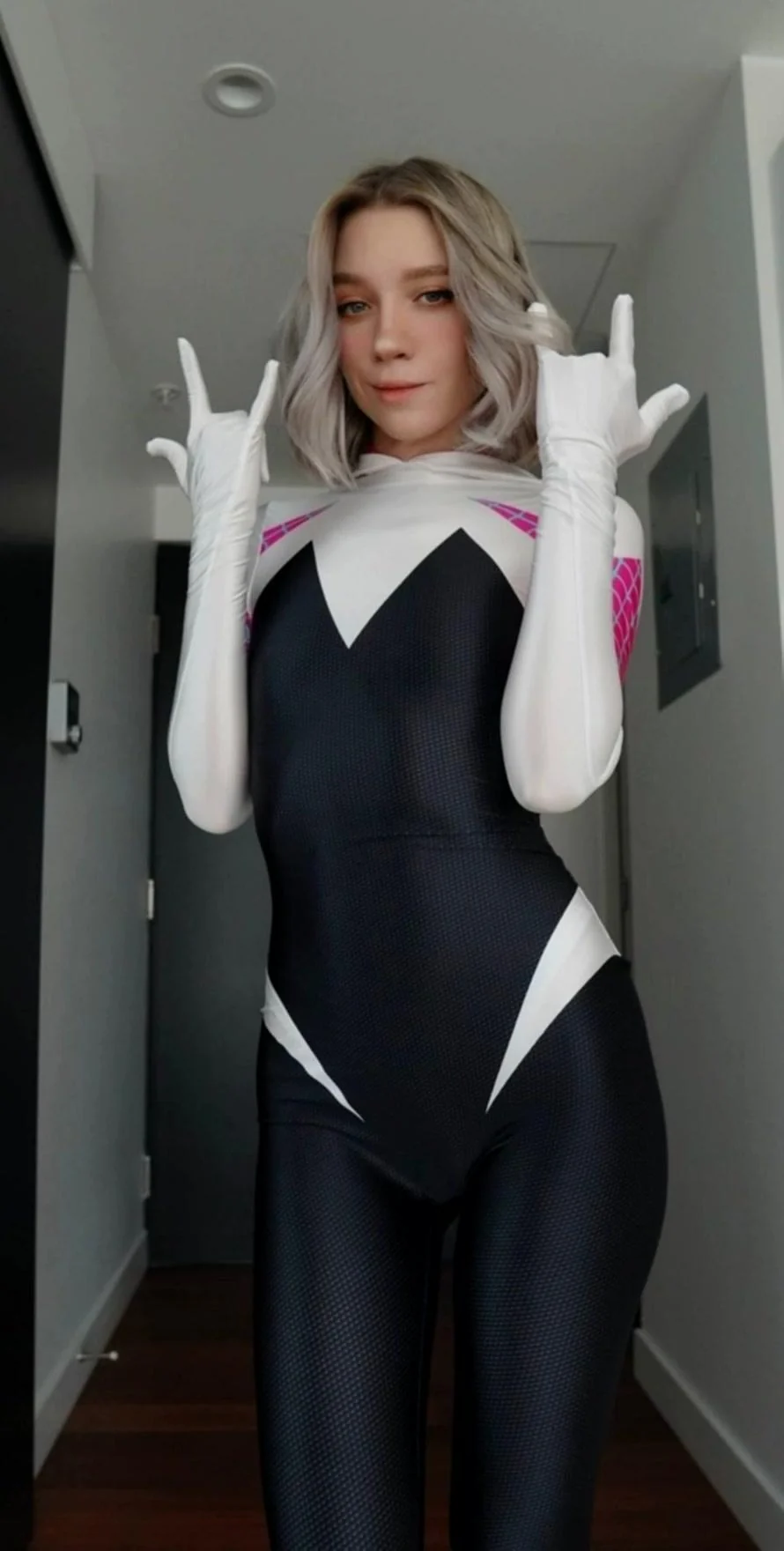 Spider Gwen by ShyVelvetRose picture 1 of 1