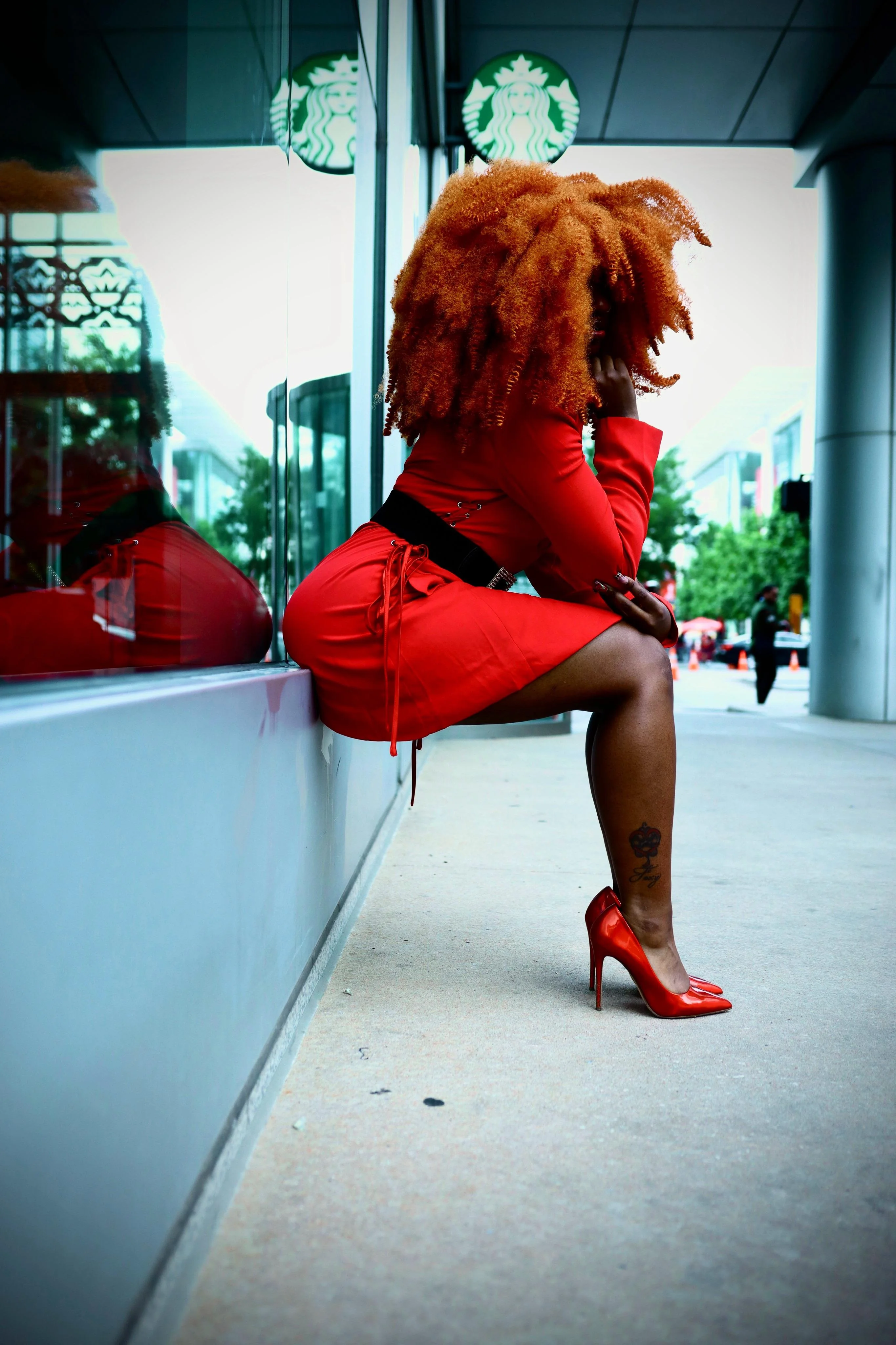 Miss Sara Bellum picture 3 of 4