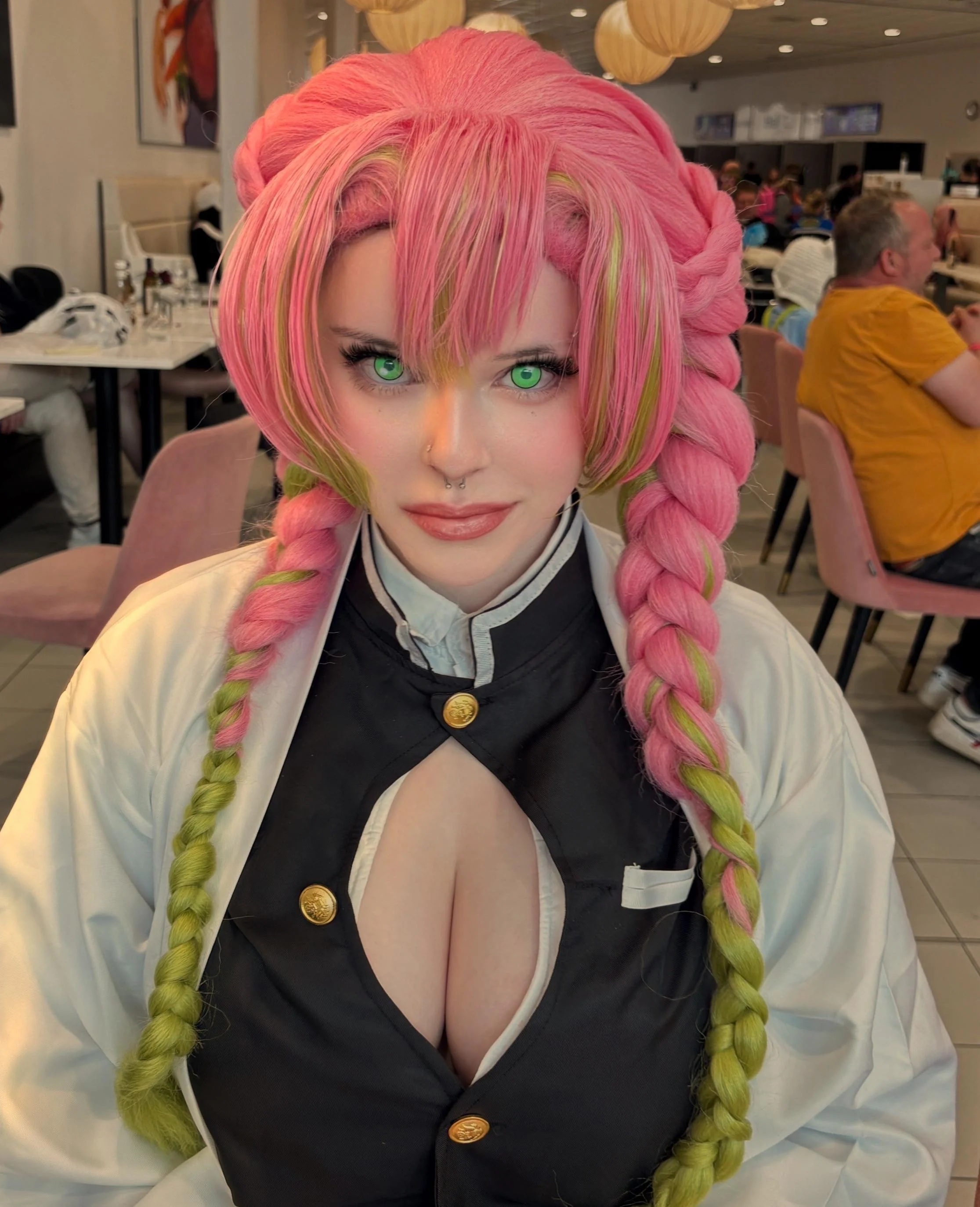 Kanroji Mitsuri cosplay by bxvz11 picture 1 of 3