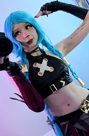 Jinx (League of Legends) by lola.luvgood'