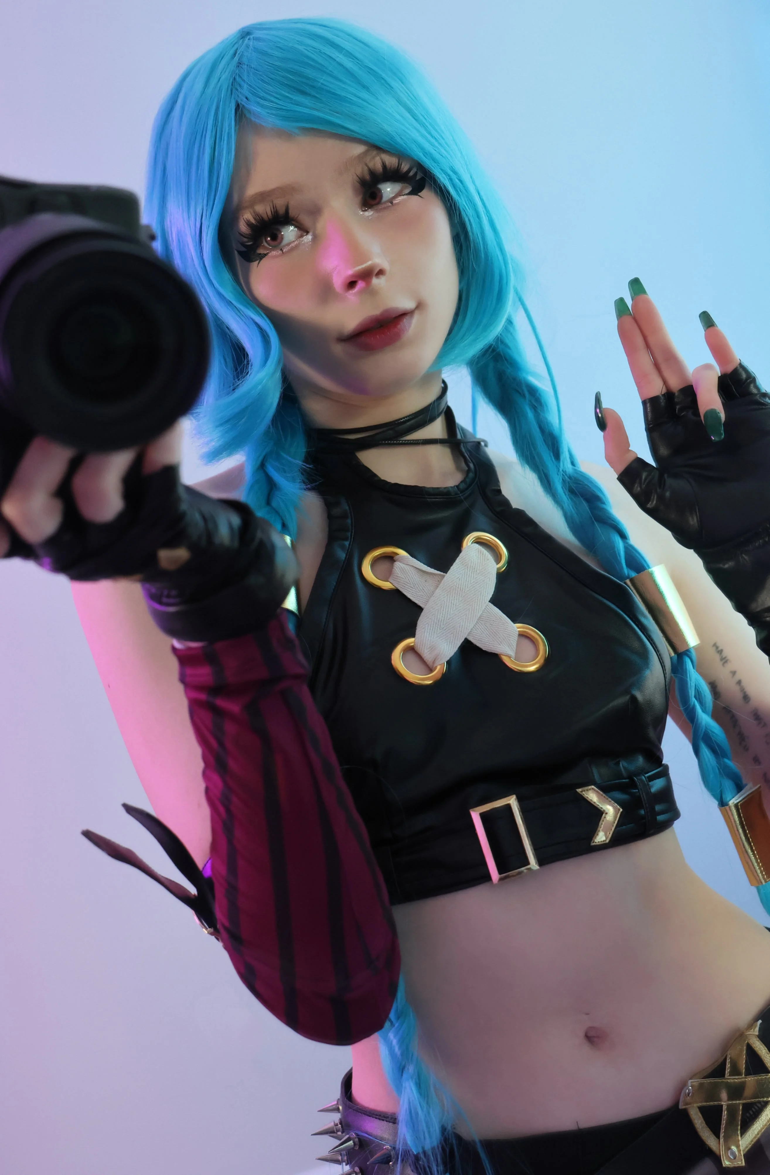 Jinx (League of Legends) by lola.luvgood picture 2 of 3