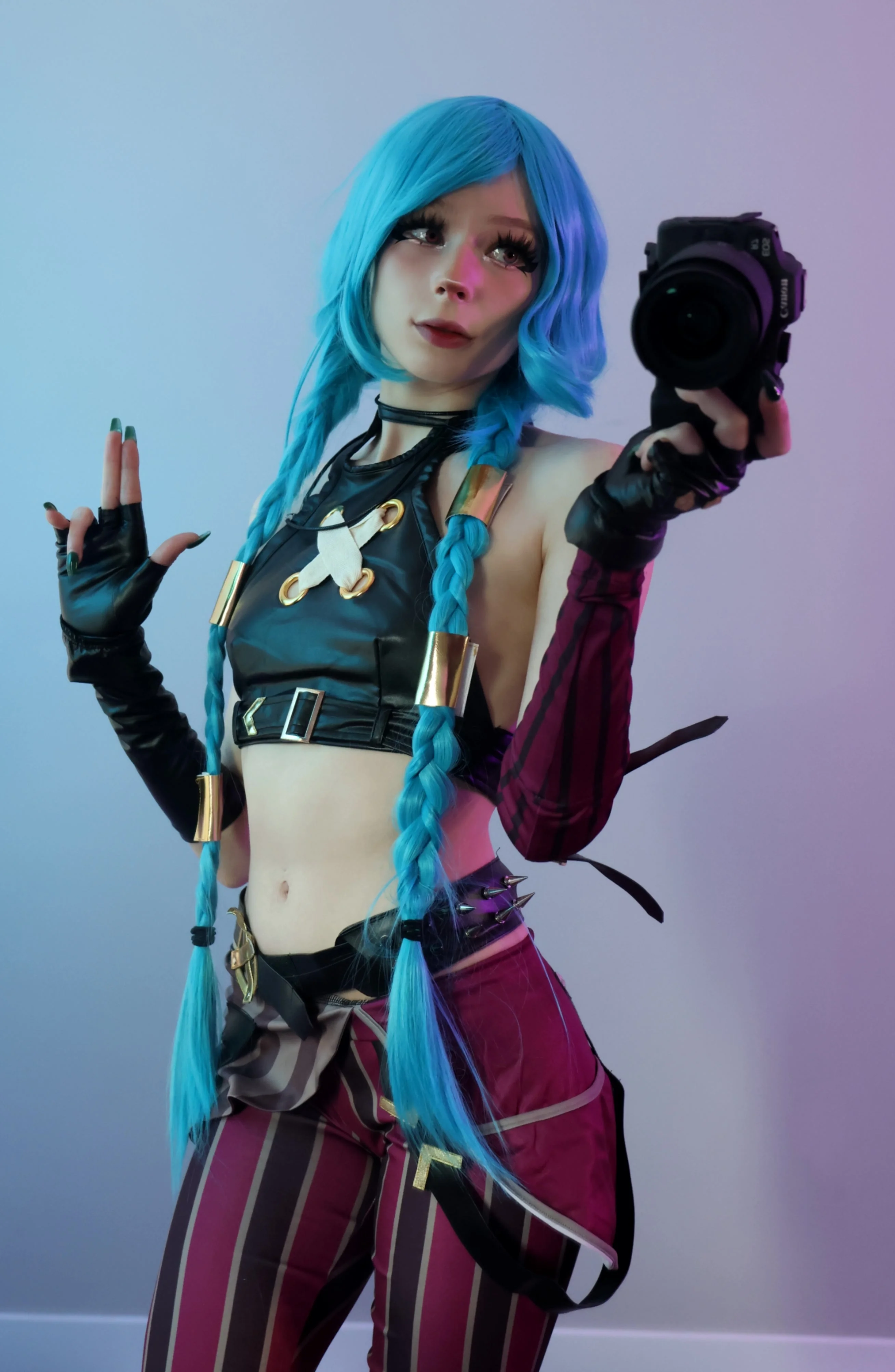 Jinx (League of Legends) by lola.luvgood picture 3 of 3