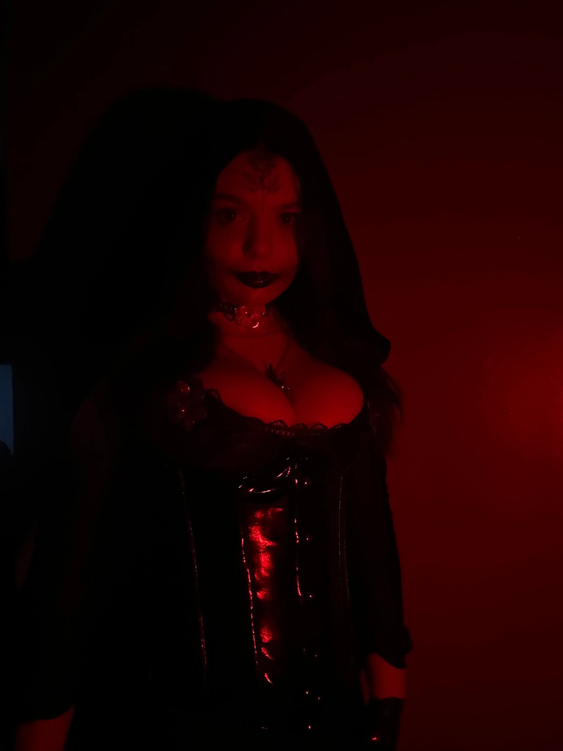 Cassandra Dimitrescu cosplay (b3lla.luxe) picture 4 of 4