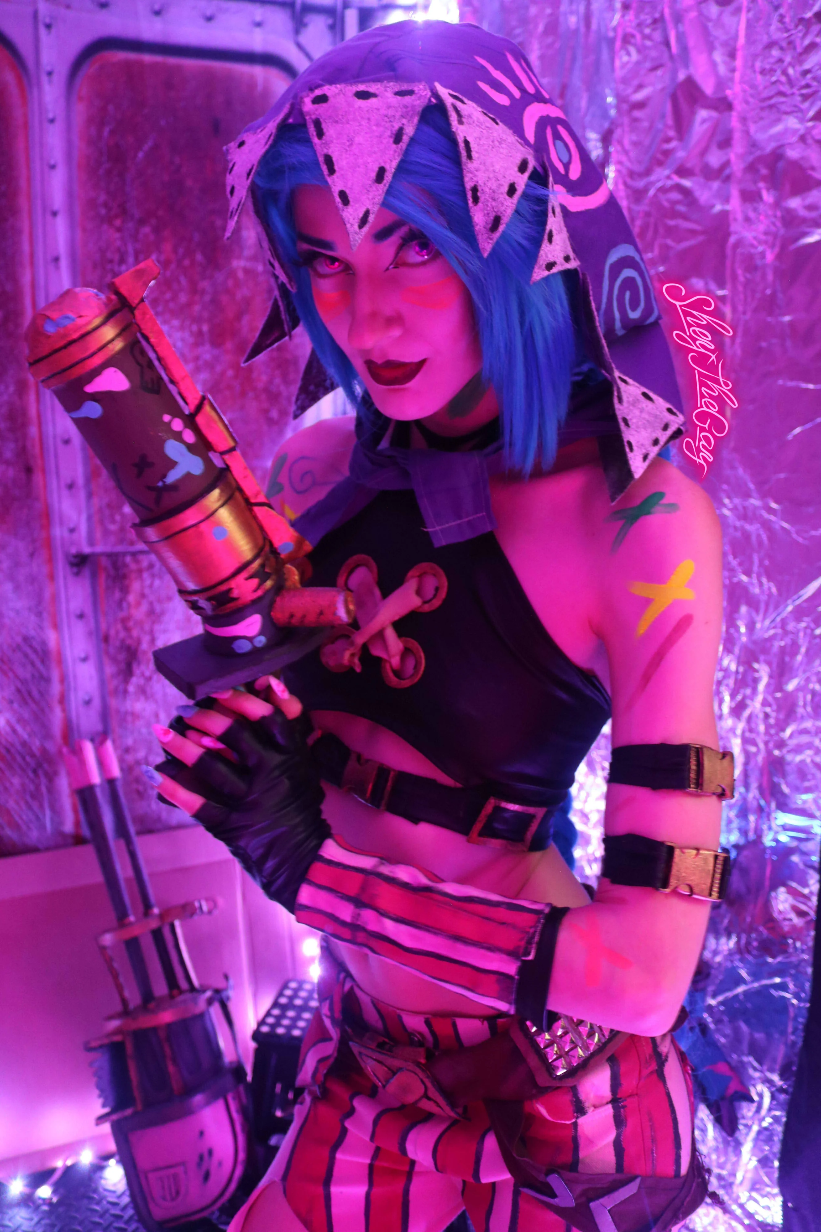 Neon Arcane Jinx Cosplay from Riot Arcane by SheyTheGay picture 3 of 3