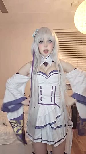 Emilia Cosplay From Re:Zero by staryn1gh8'