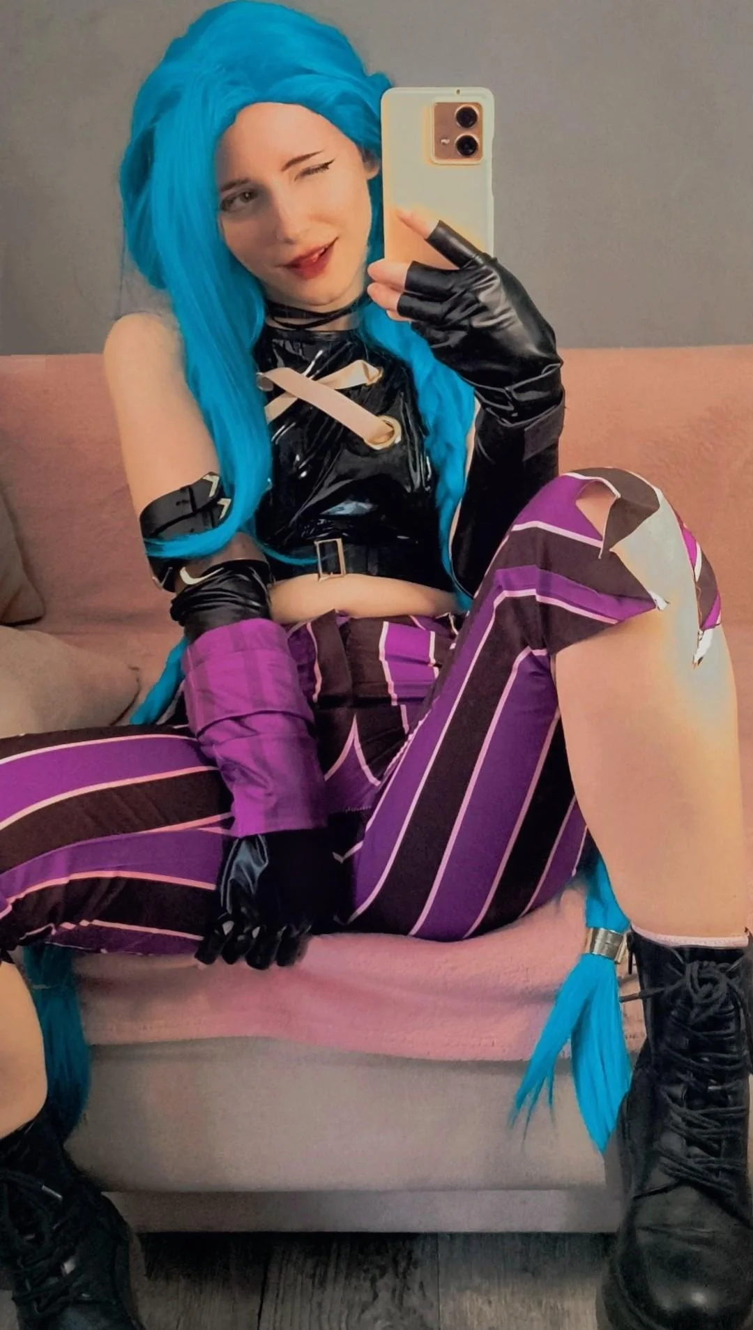 Jinx [Arcane] (llovelyy.nina) picture 2 of 3