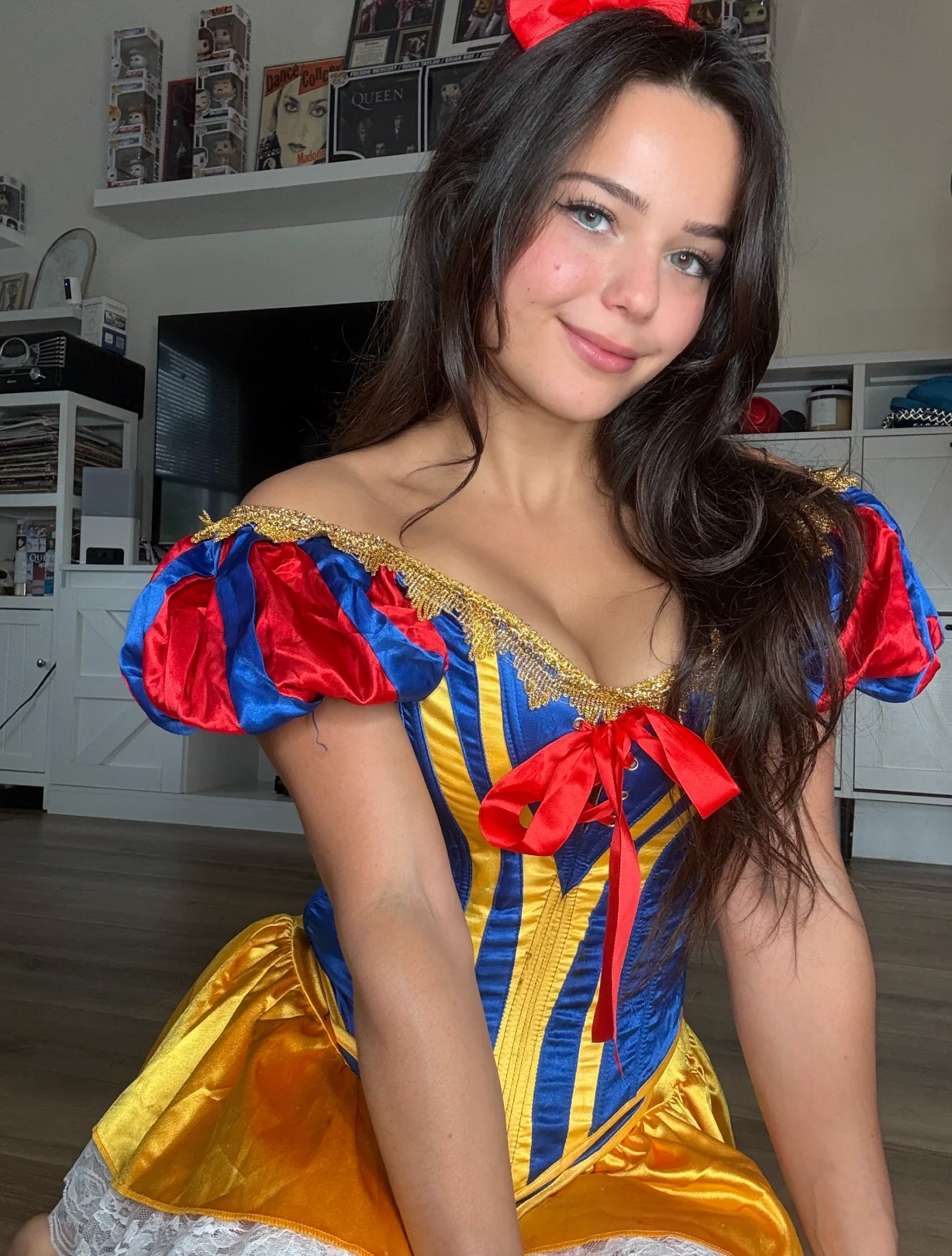 Snow White by Gina picture 2 of 2