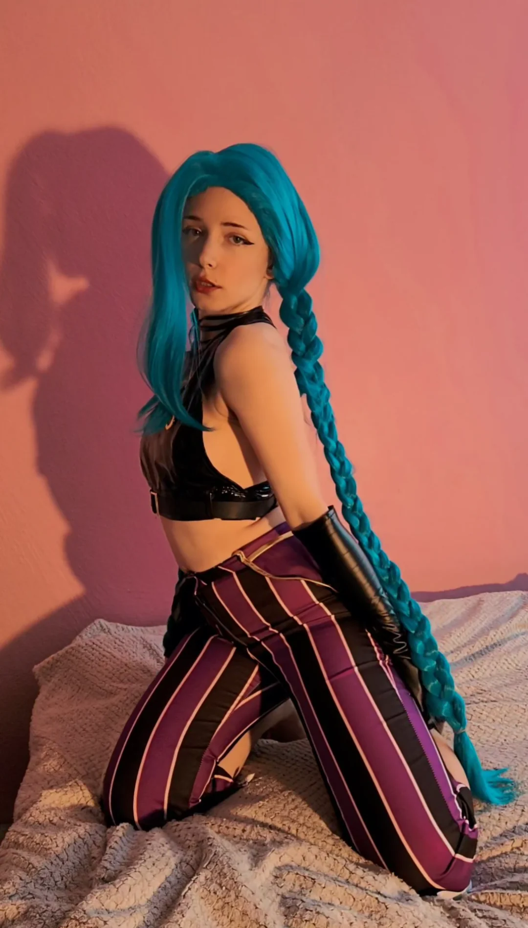 Jinx [Arcane] (llovelyy.nina) picture 2 of 3