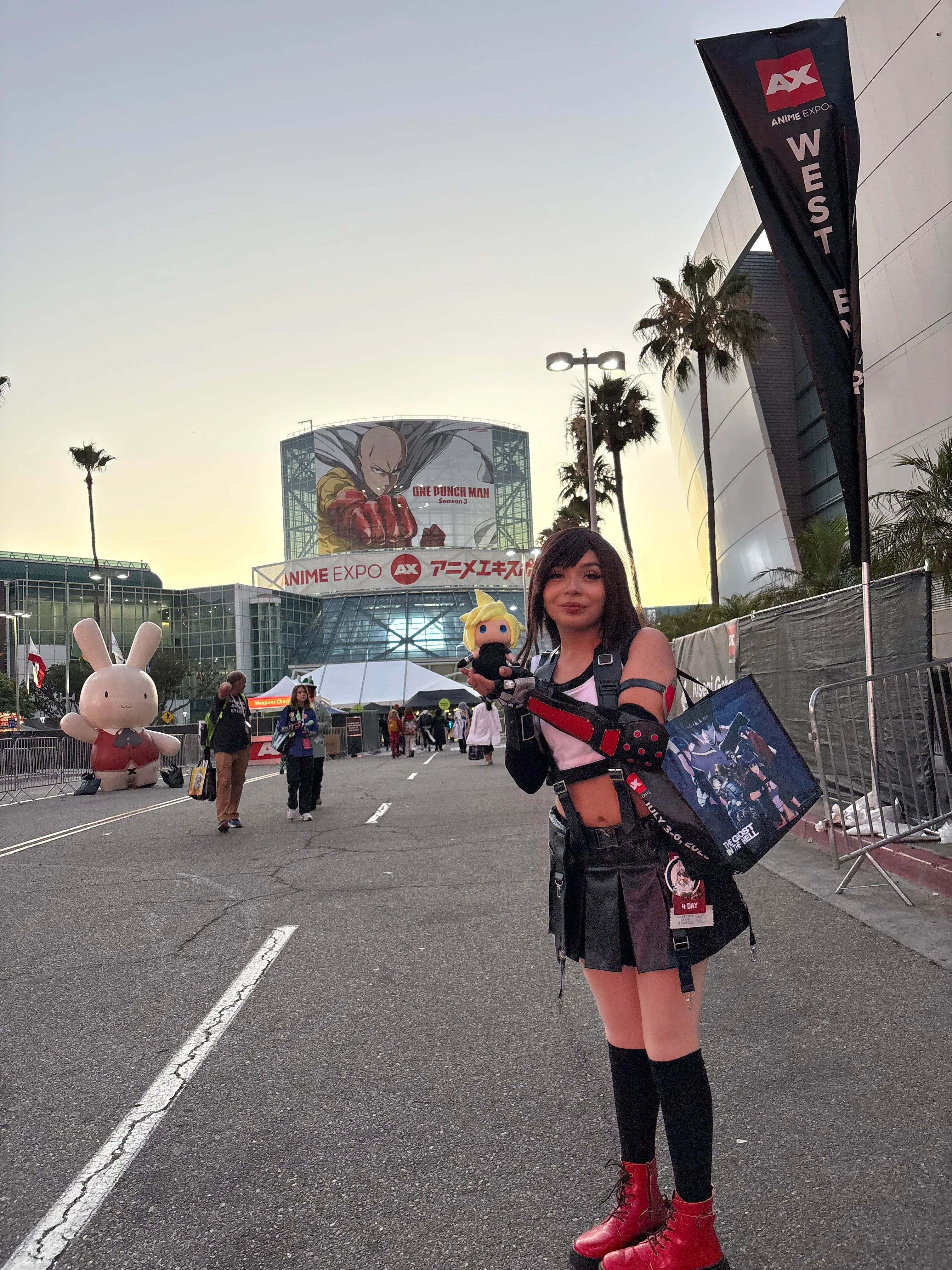 Tifa Lockhart Cosplay at Anime Expo ~by Desumpling picture 4 of 4