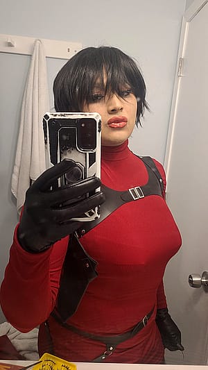 Im Ada Wong! >:) [u/thiccfemmyboy]'