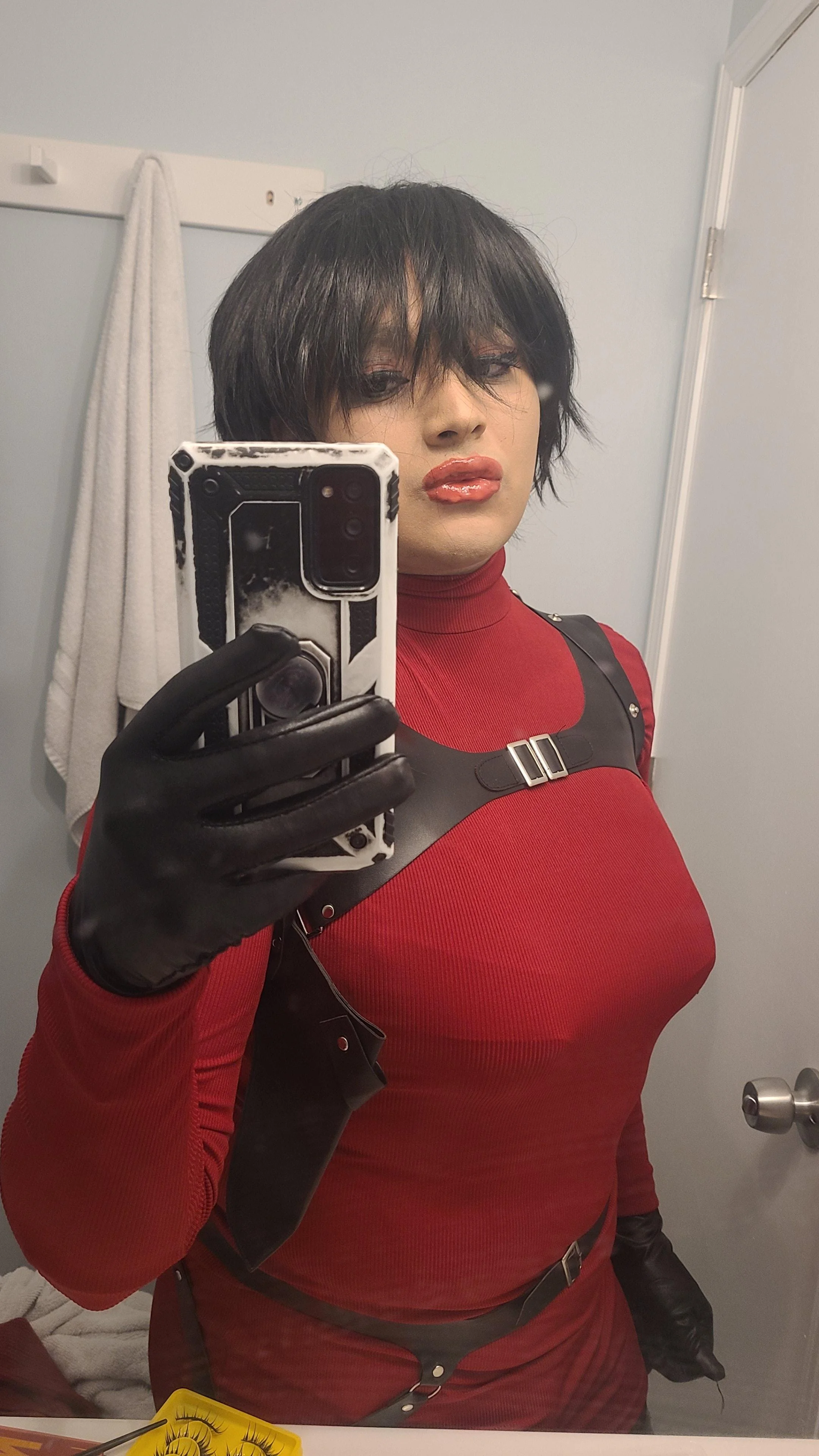 Im Ada Wong! >:) [u/thiccfemmyboy] picture 1 of 4