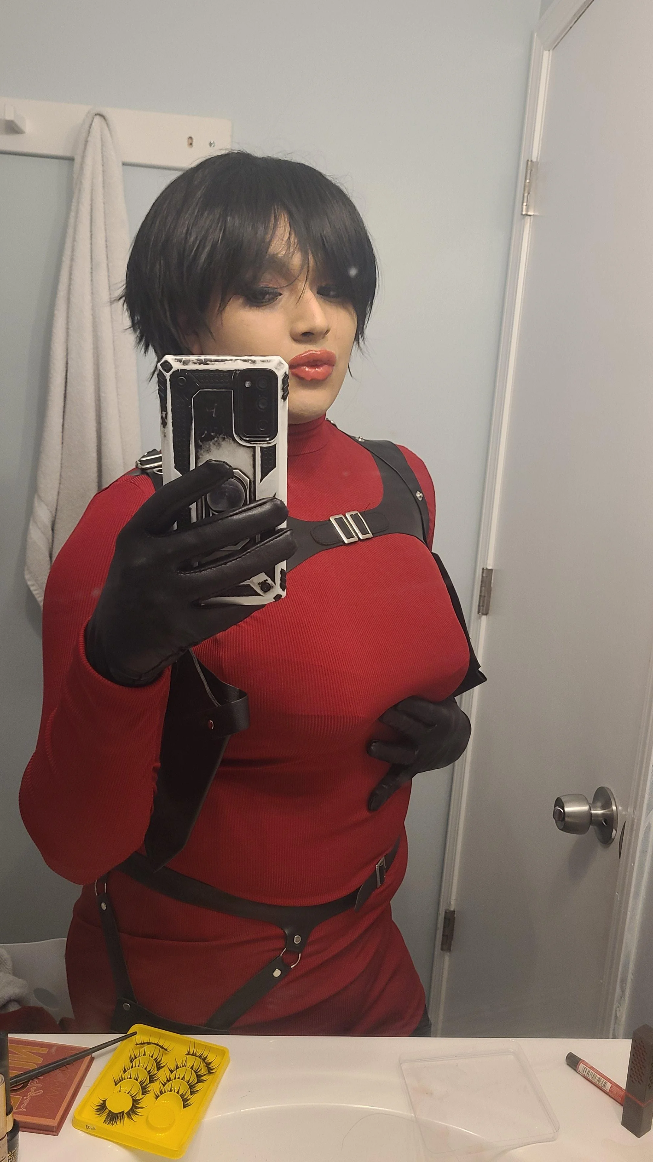 Im Ada Wong! >:) [u/thiccfemmyboy] picture 2 of 4