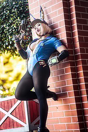 Fallout Vault Bunny Girl Cosplay by Hakuru15'