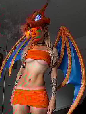 Charizard by svperdone'
